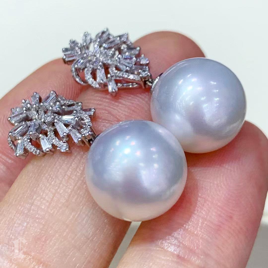 Orecchini con perle dei mari del sud e diamanti da 12-13 mm In condizioni Nuovo in vendita a New York, NY