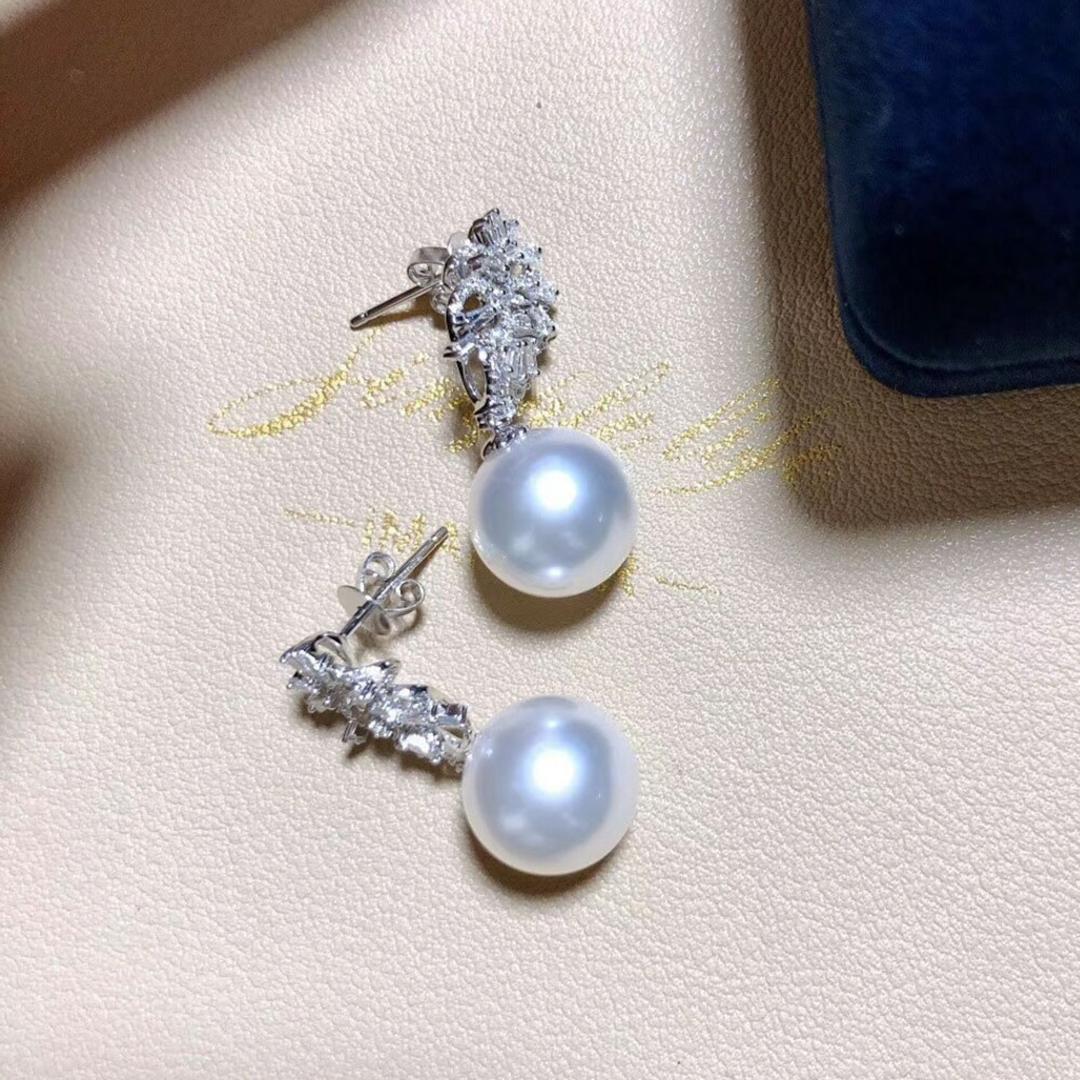 Orecchini con perle dei mari del sud e diamanti da 12-13 mm in vendita 2