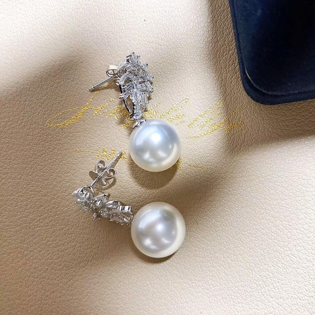 Orecchini con perle dei mari del sud e diamanti da 12-13 mm in vendita 3