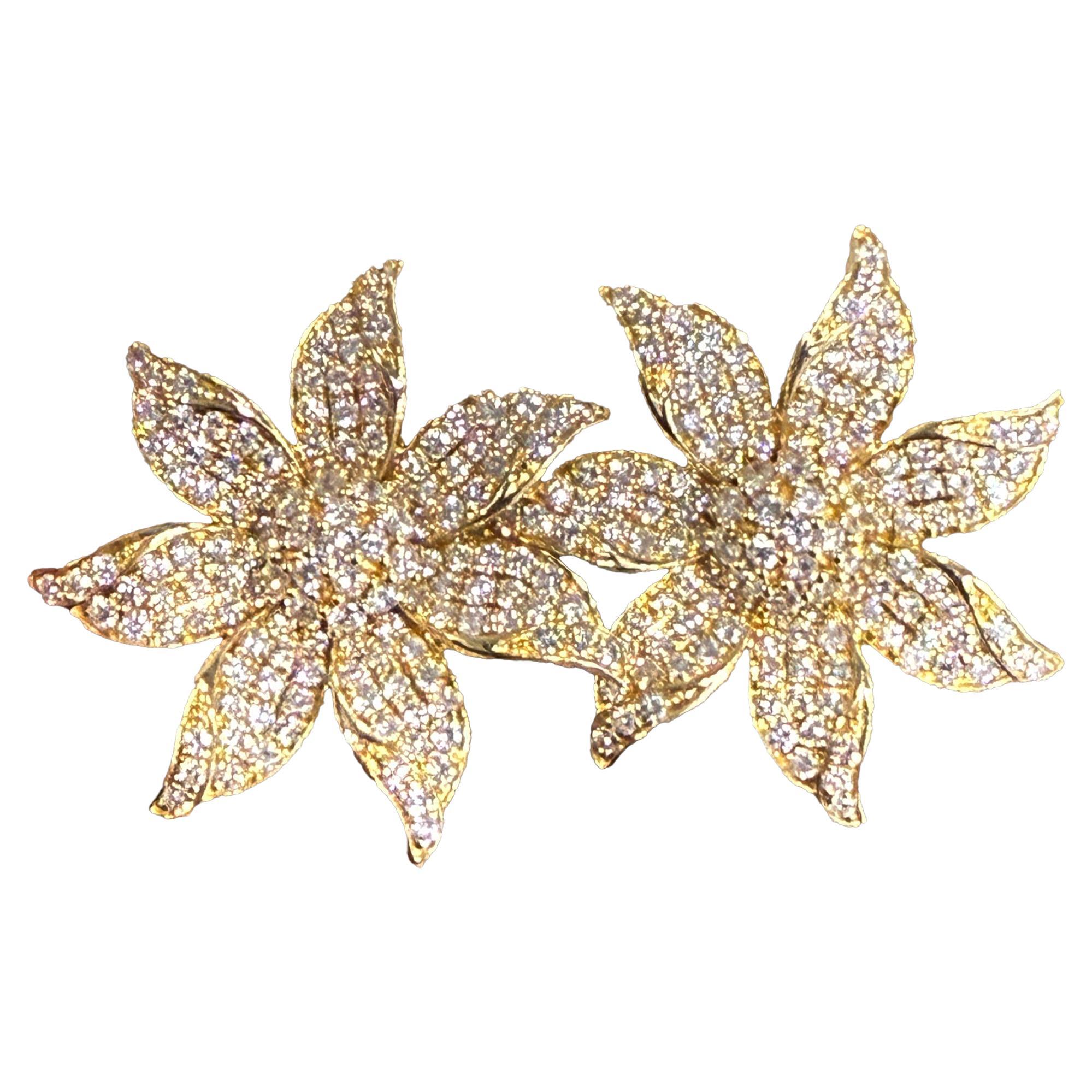 Orecchini Blossom Radiance in oro giallo 14 carati (o 18 carati su richiesta) con fiori di diamanti