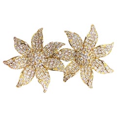 Orecchini Blossom Radiance in oro giallo 14 carati (o 18 carati su richiesta) con fiori di diamanti