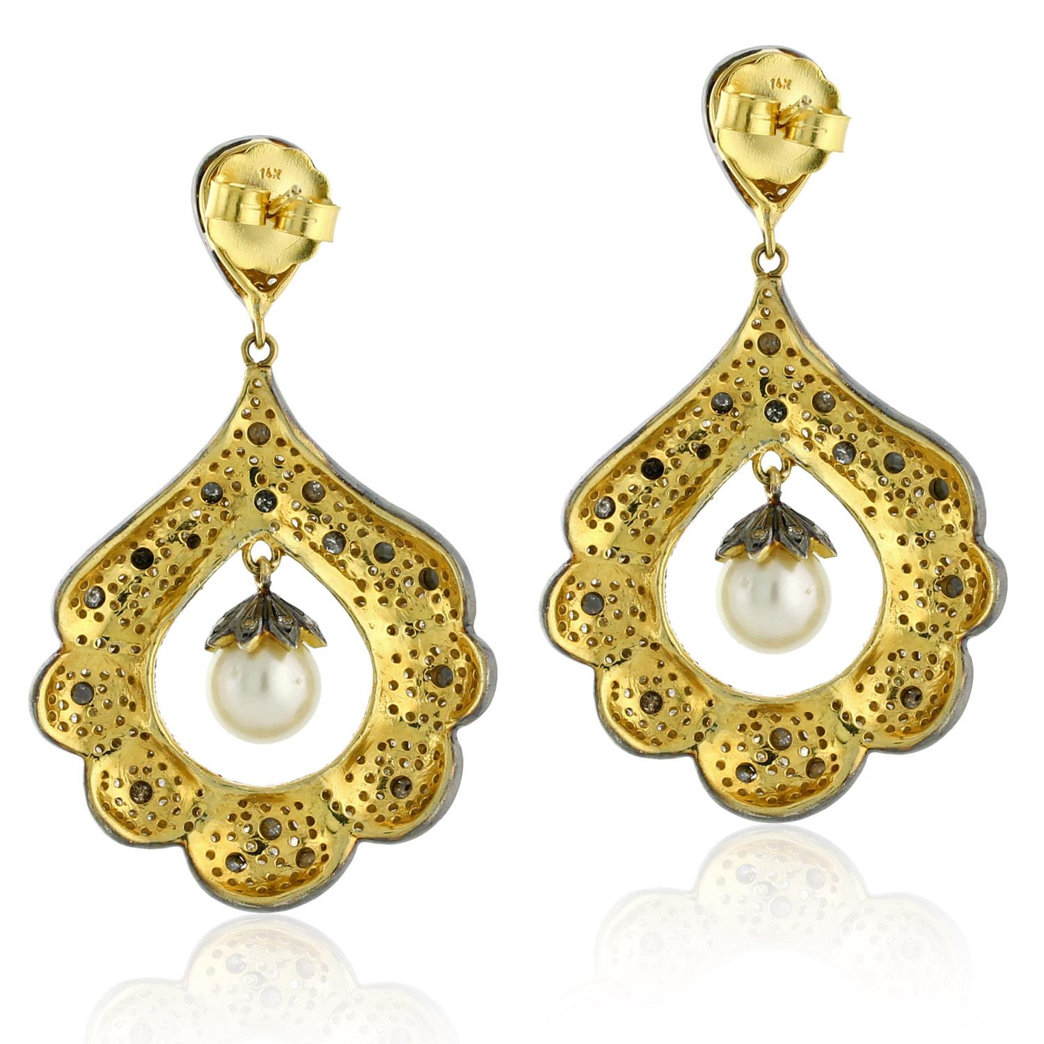 These earrings feature a stunning pearl center stone surrounded by sparkling pave diamonds. Whether dressing up a casual look or adding the finishing touch to an evening ensemble, these earrings are sure to become a favorite in your jewelry
