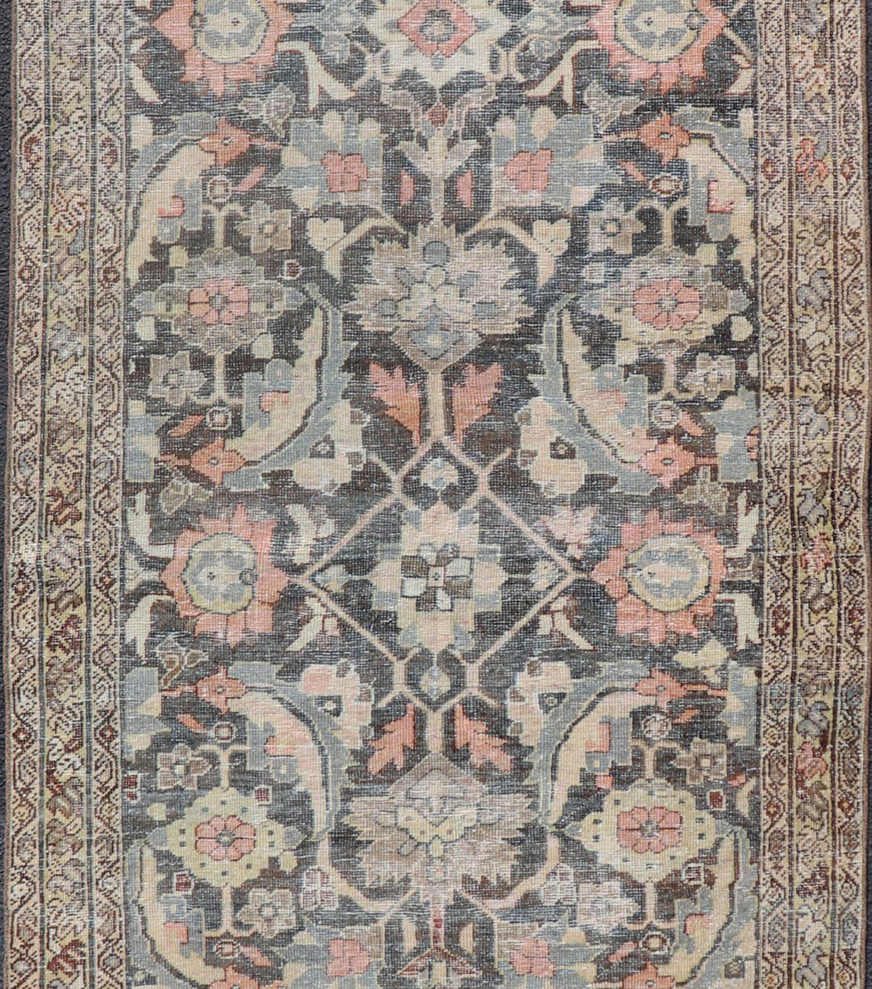 Antike persische Sultanabad-Galerie in Grau und Rosa mit Blumenmuster in Übergröße (Persisch) im Angebot