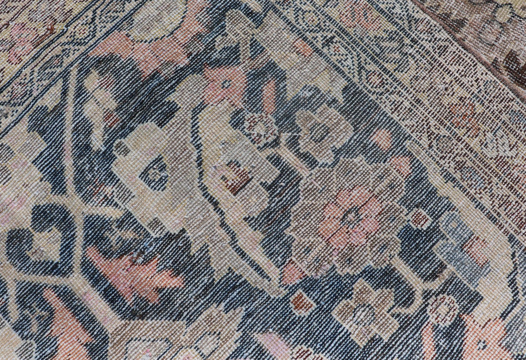 Antike persische Sultanabad-Galerie in Grau und Rosa mit Blumenmuster in Übergröße (Wolle) im Angebot