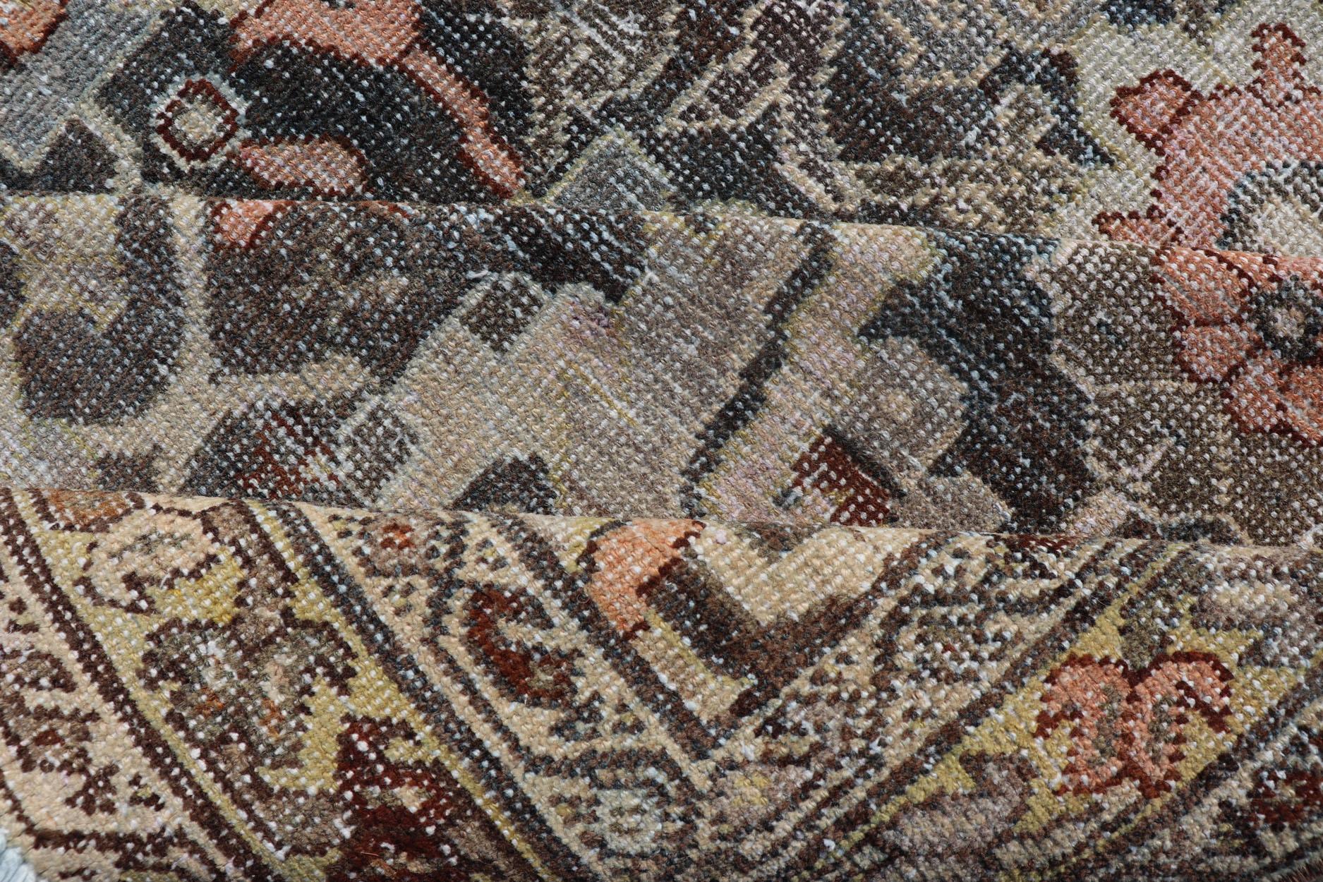 Antike persische Sultanabad-Galerie in Grau und Rosa mit Blumenmuster in Übergröße im Angebot 1