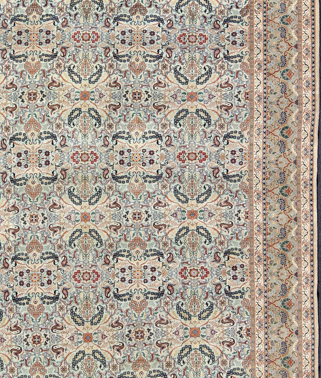 Noué à la main Kashan persan raffiné vert céladon, champ bleu clair motifs floraux complexes en vente