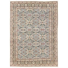 Persischer Kashan in Celadon-Grün, hellblaues Feld mit aufwändigen Blumenmotiven