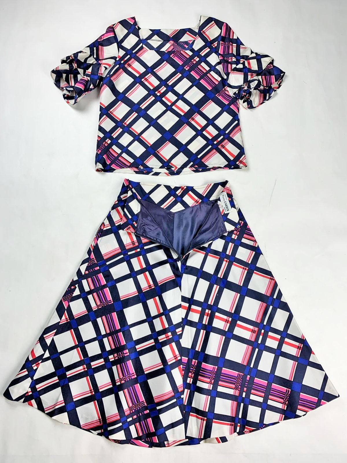 Camicetta e gonna in Twill di seta di Pierre Cardin, circa 1972. in vendita 9