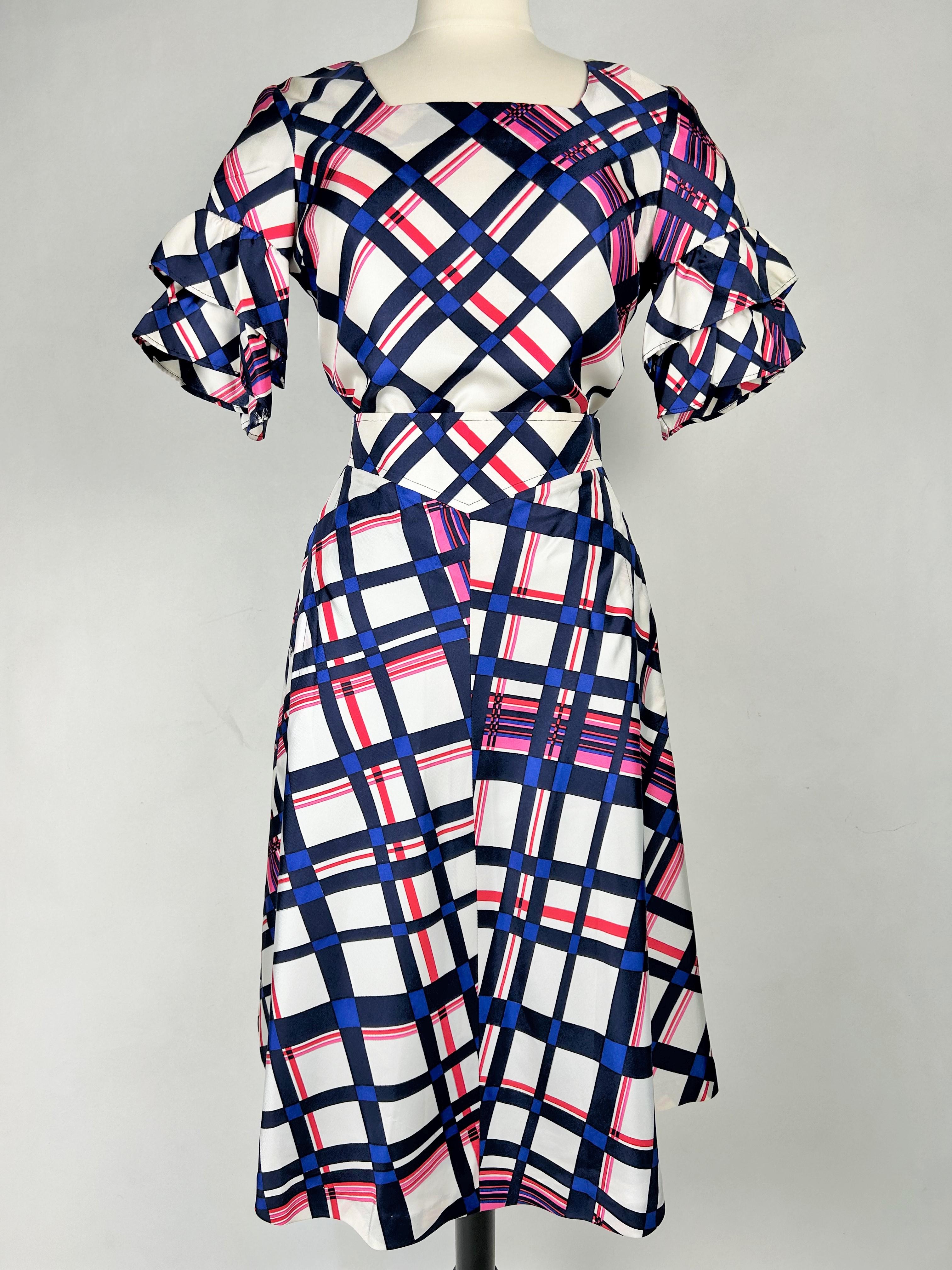 Camicetta e gonna in Twill di seta di Pierre Cardin, circa 1972. in vendita 10