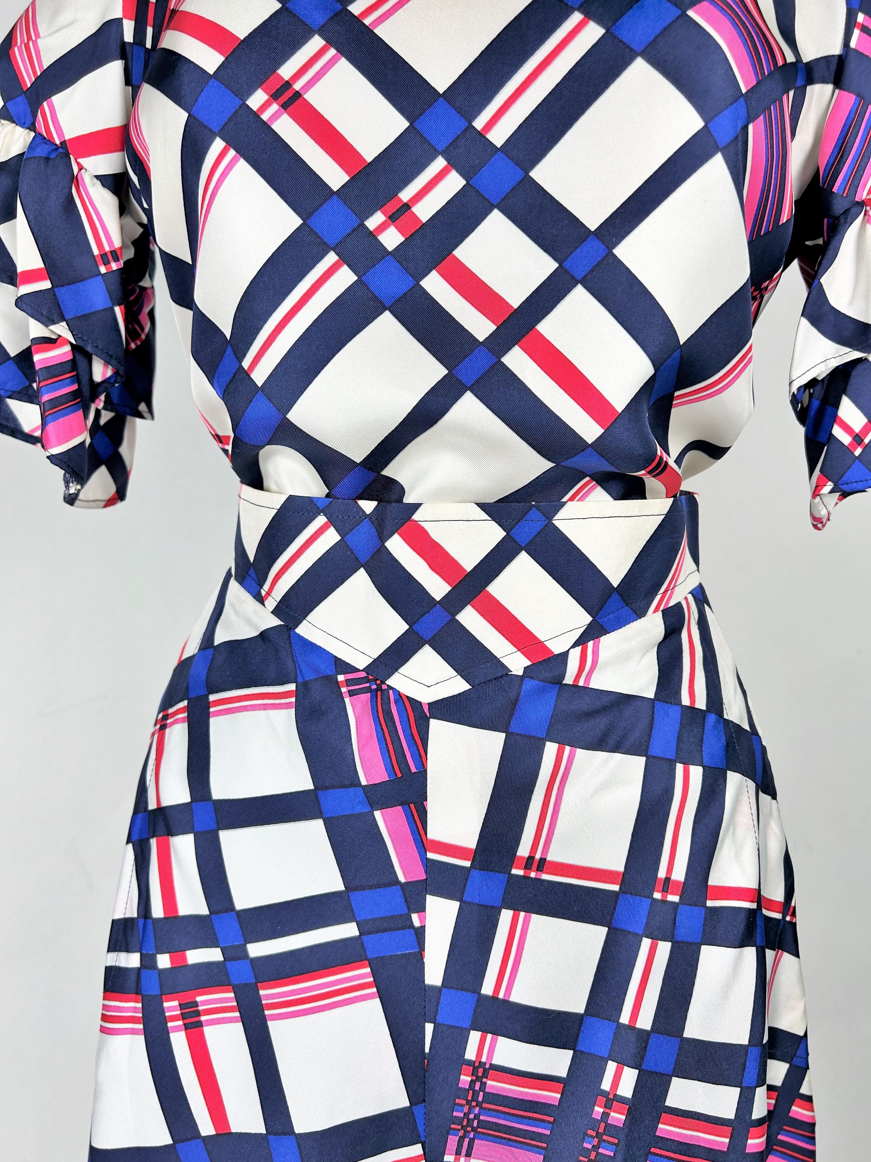 Donna Camicetta e gonna in Twill di seta di Pierre Cardin, circa 1972. in vendita