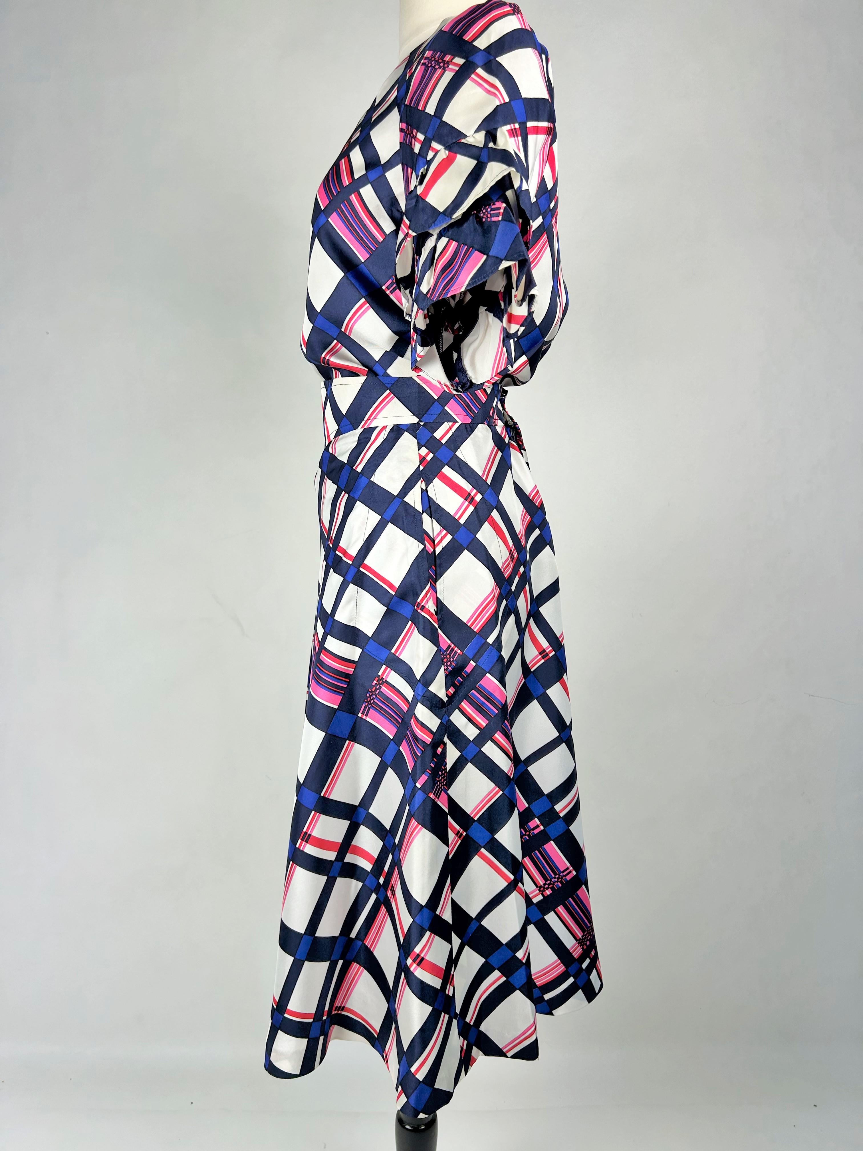 Camicetta e gonna in Twill di seta di Pierre Cardin, circa 1972. in vendita 3