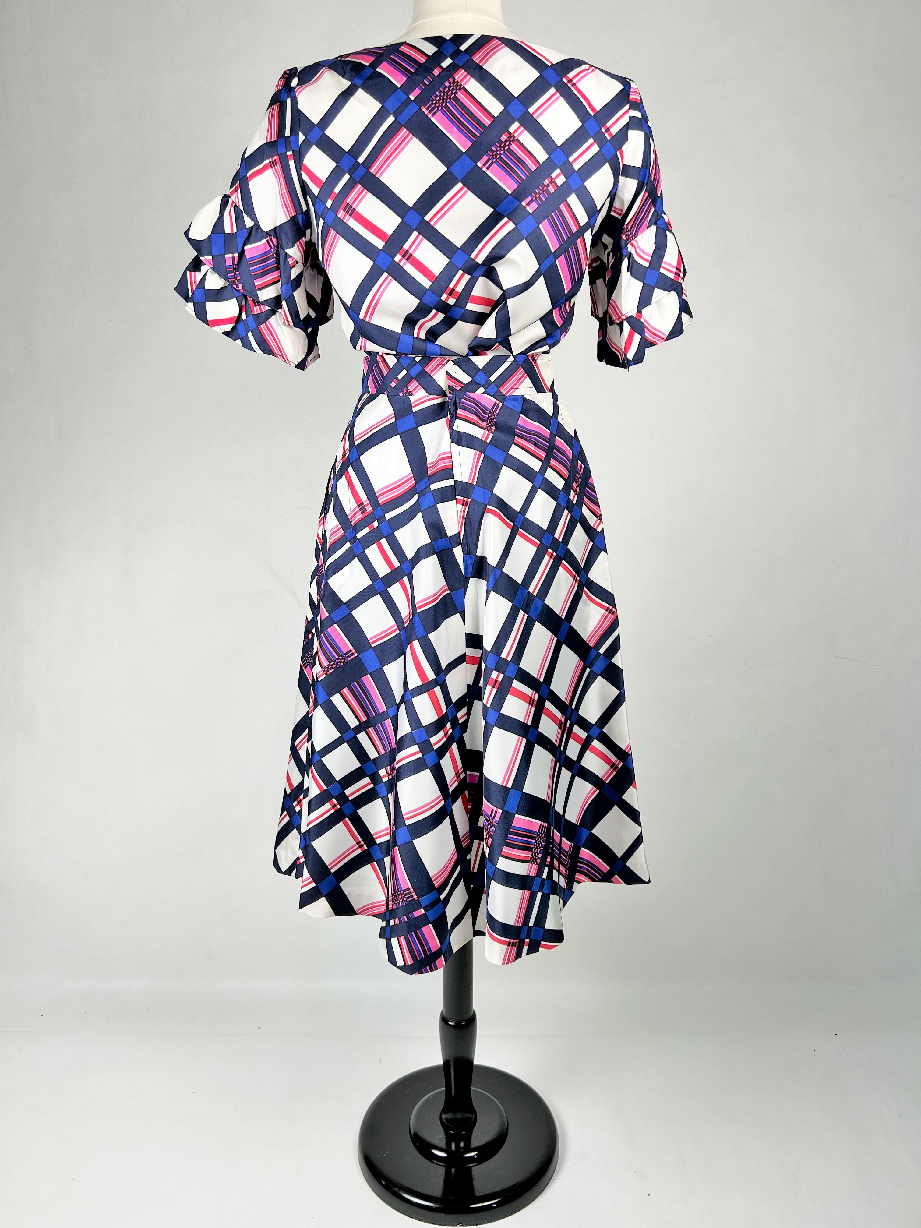 Camicetta e gonna in Twill di seta di Pierre Cardin, circa 1972. in vendita 4