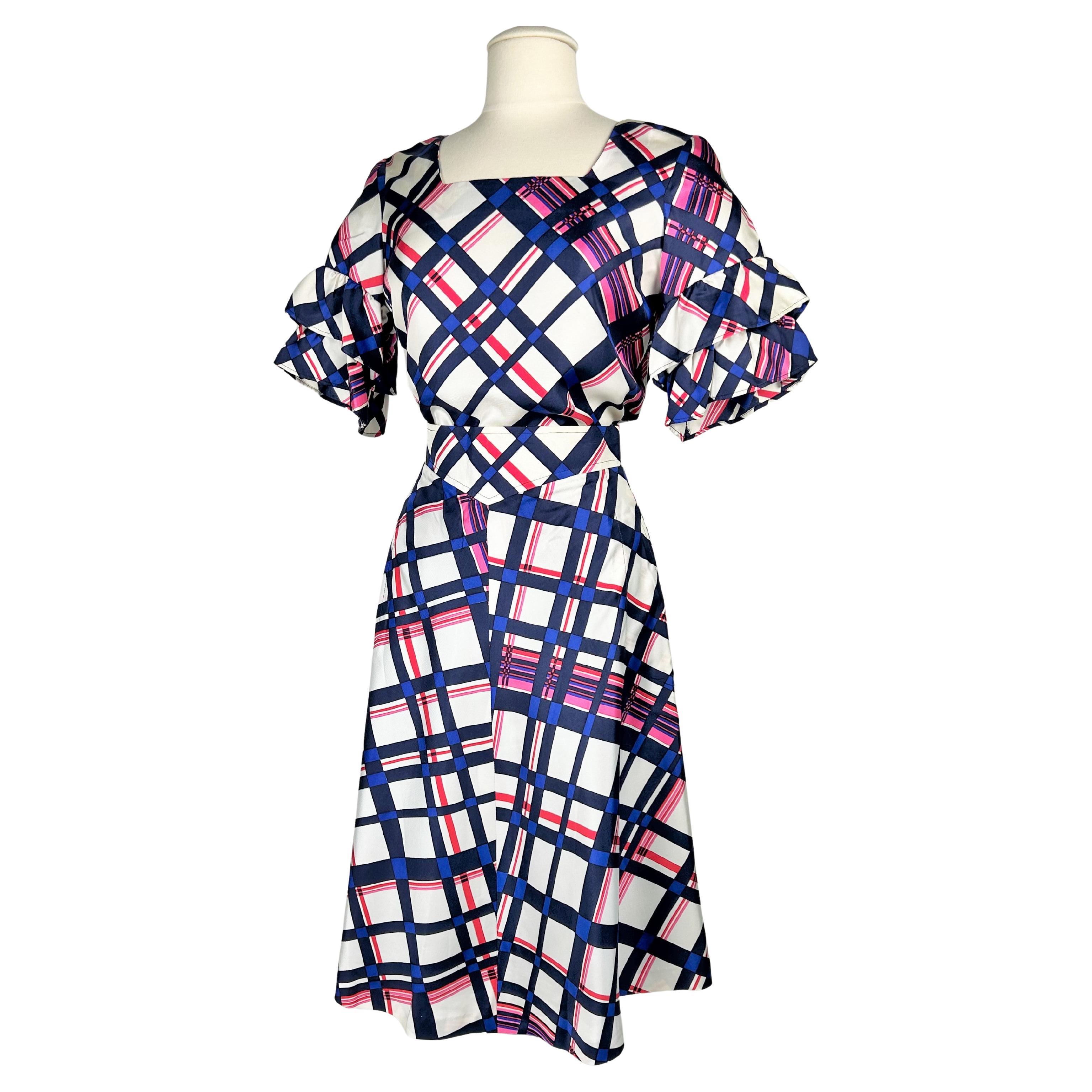 Camicetta e gonna in Twill di seta di Pierre Cardin, circa 1972. in vendita