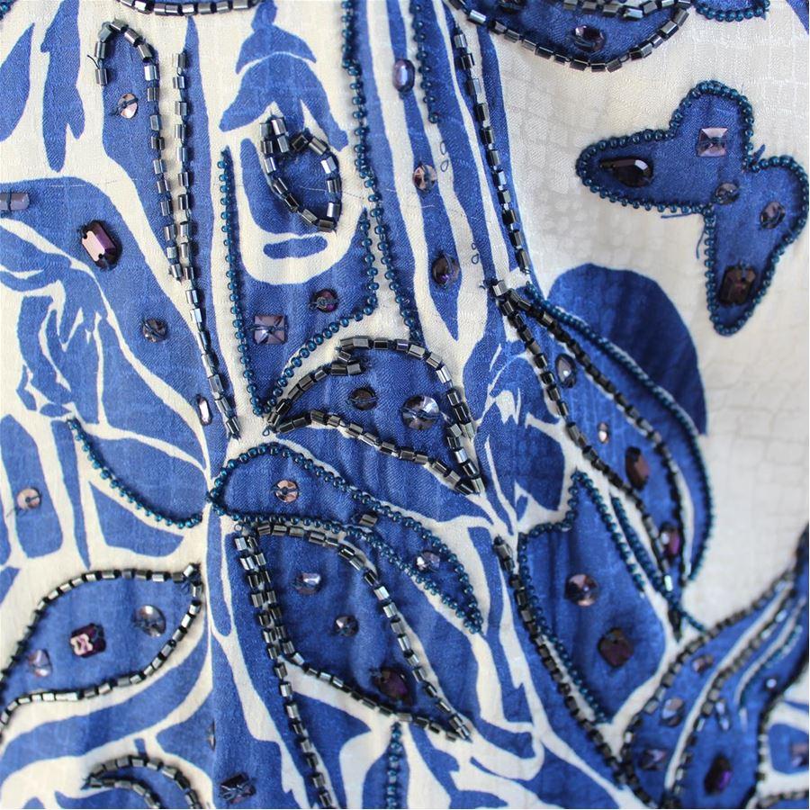 Silk Blue and white color Blouse : Shoulder / hem length cm 79 (31.1 inches) Shoulder cm 39 (15.3 inches) Four pockets Shorts Length cm 43 (16.9 inches) Waist cm 36 (14.17 inches)
