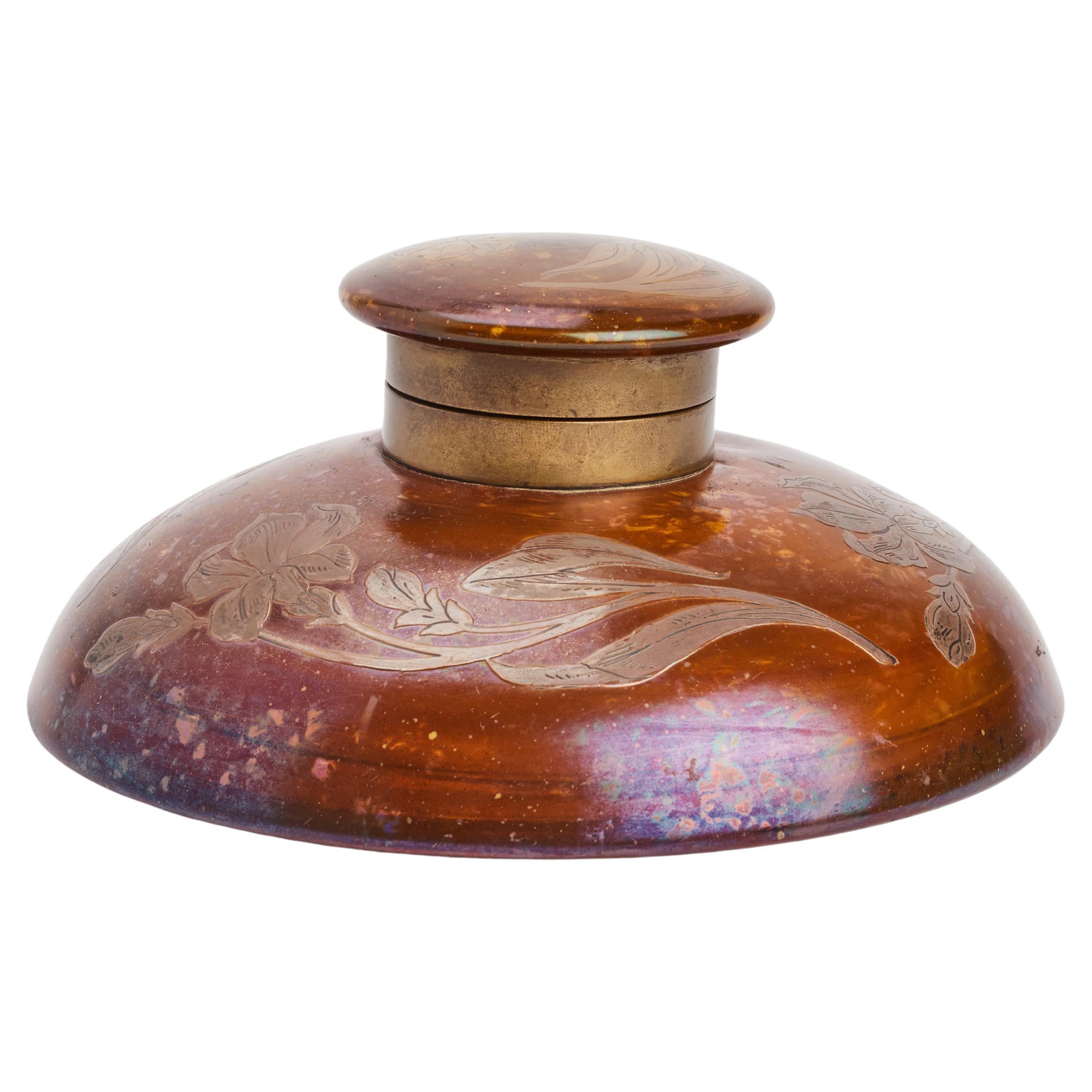 Tintero Art nouveau de vidrio soplado y plata, con flores de iris, Francia 1900. en venta