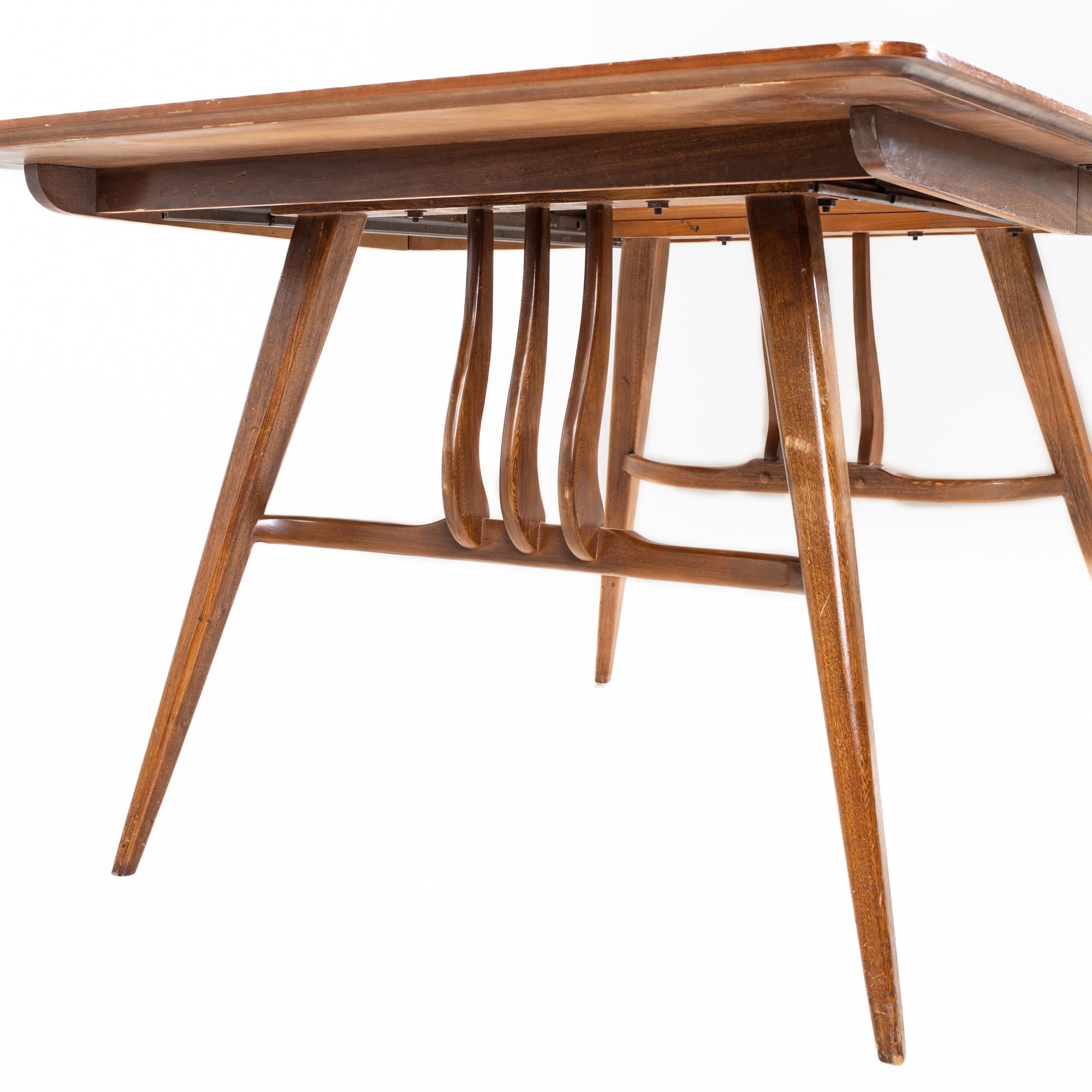 Blowing Rock Mid-Century Walnut Dining Table In Good Condition For Sale In Countryside, IL