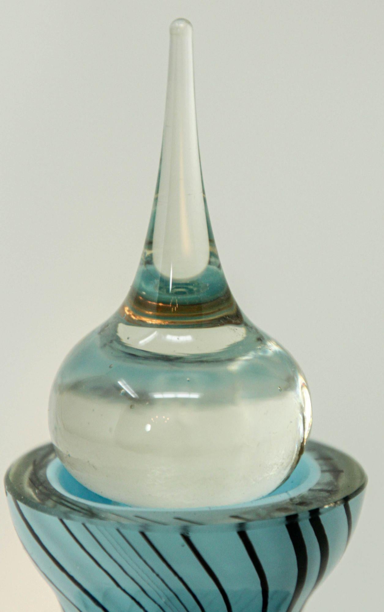Flacon de parfum en verre d'art de Murano bleu avec bouchon Italie années 1960 7