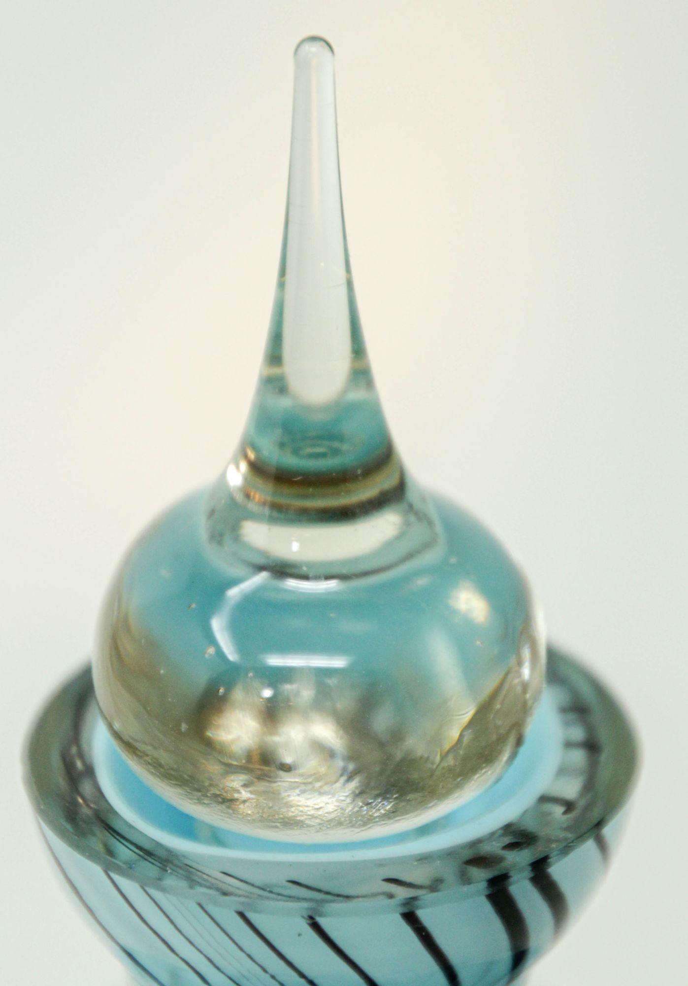 Flacon de parfum en verre d'art de Murano bleu avec bouchon Italie années 1960 8