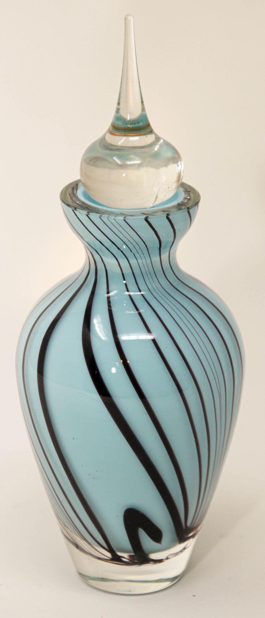 Flacon de parfum en verre d'art de Murano bleu avec bouchon Italie années 1960 9