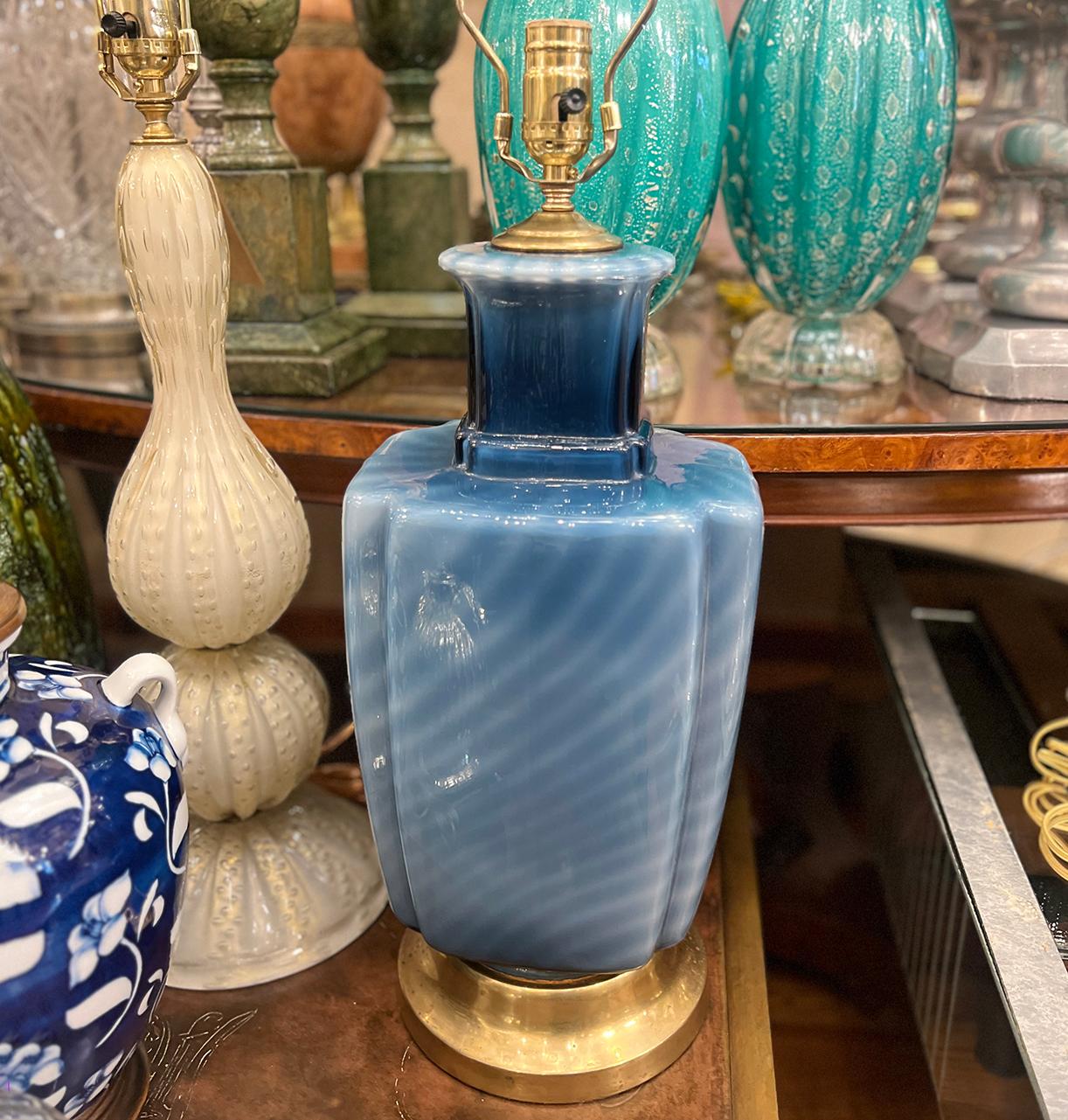 Lampe de table en verre soufflé bleu en vente 1