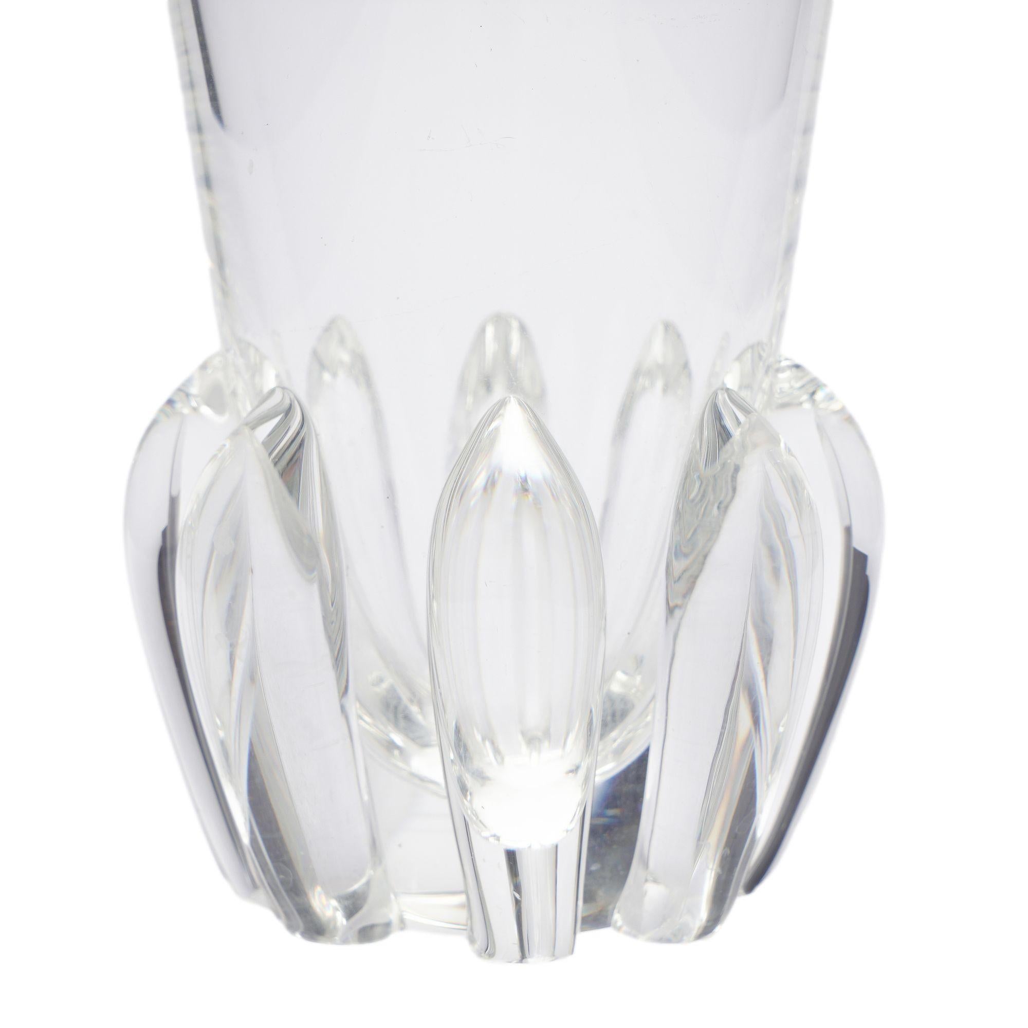 Blown & etched glass lotus vase by Steuben, c. 1942 In Good Condition In Kenilworth, IL