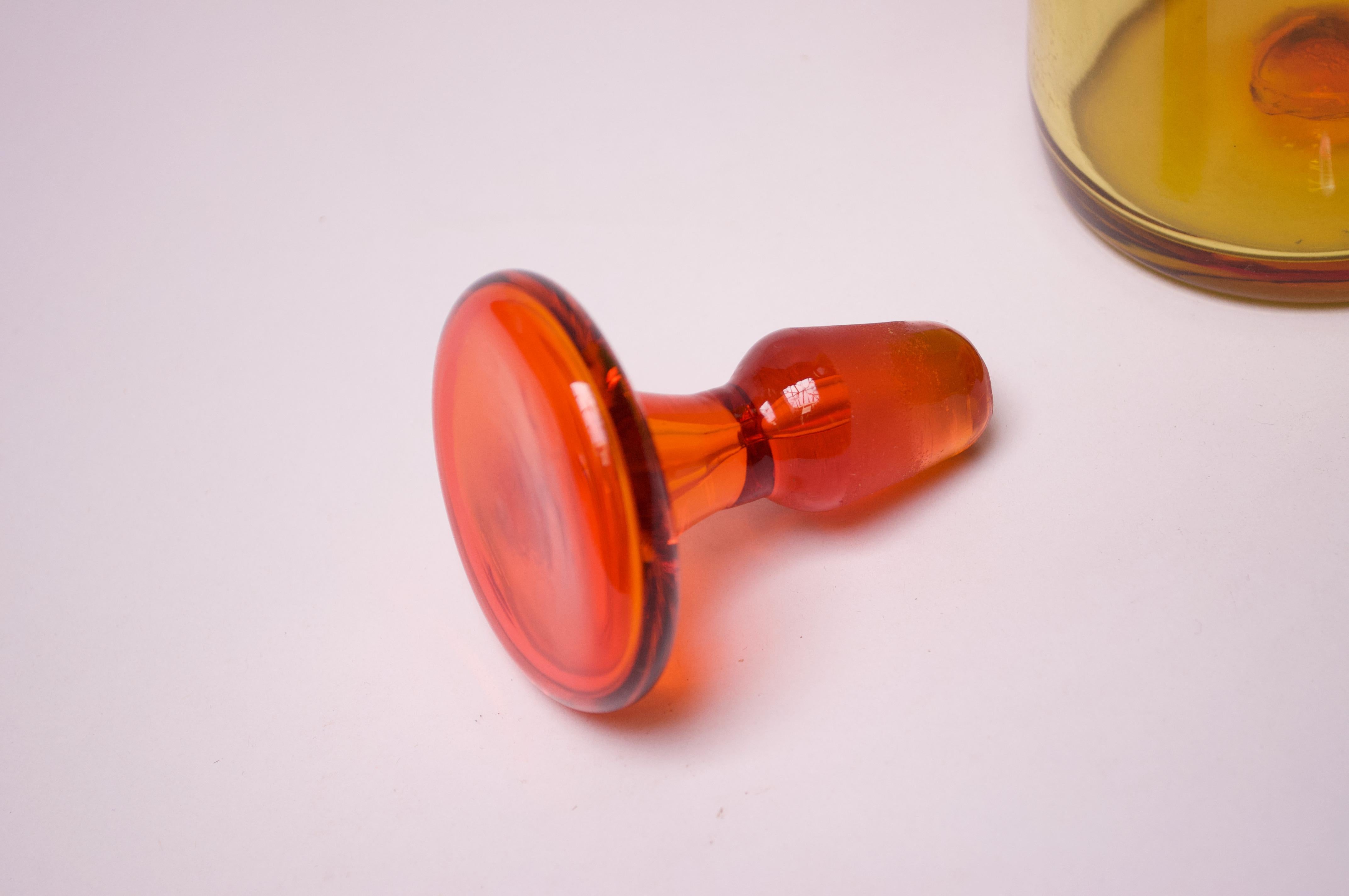 Blown Glass Amberina Decanter with Stopper by Wayne Husted for Blenko In Good Condition In Brooklyn, NY