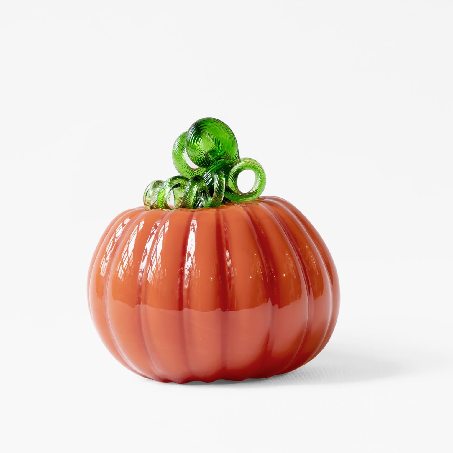CORAL PUMPKIN, where beautiful colors come together in the form of a pumpkin, is a candidate to add color to your home!
-Made from hand blown glass
-A unique hand made decorative object
-Designed by experienced glass blowers in a pumpkin