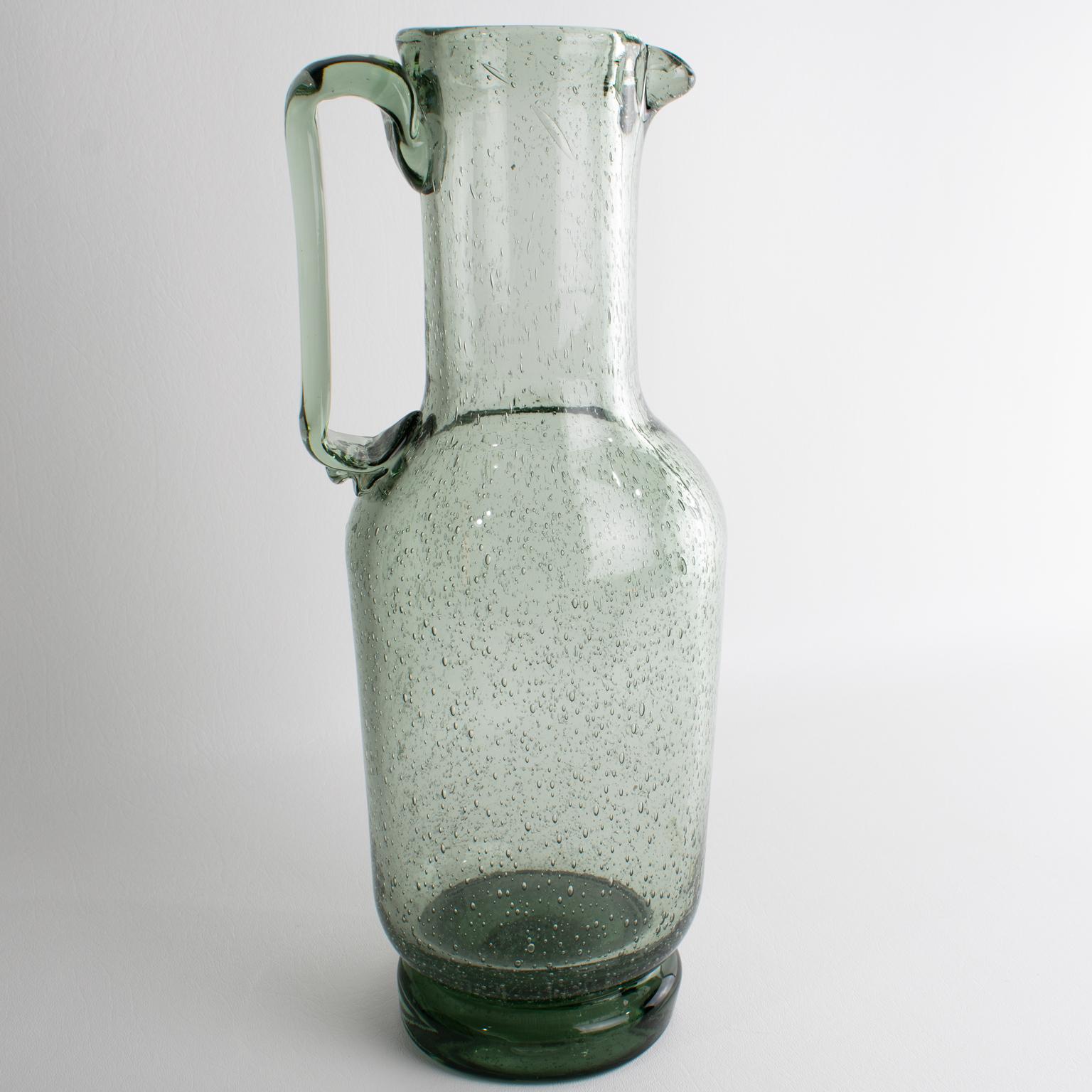 Caraffa decorativa in vetro soffiato di Verrerie de Bendor, Francia, circa 1960 in vendita 3