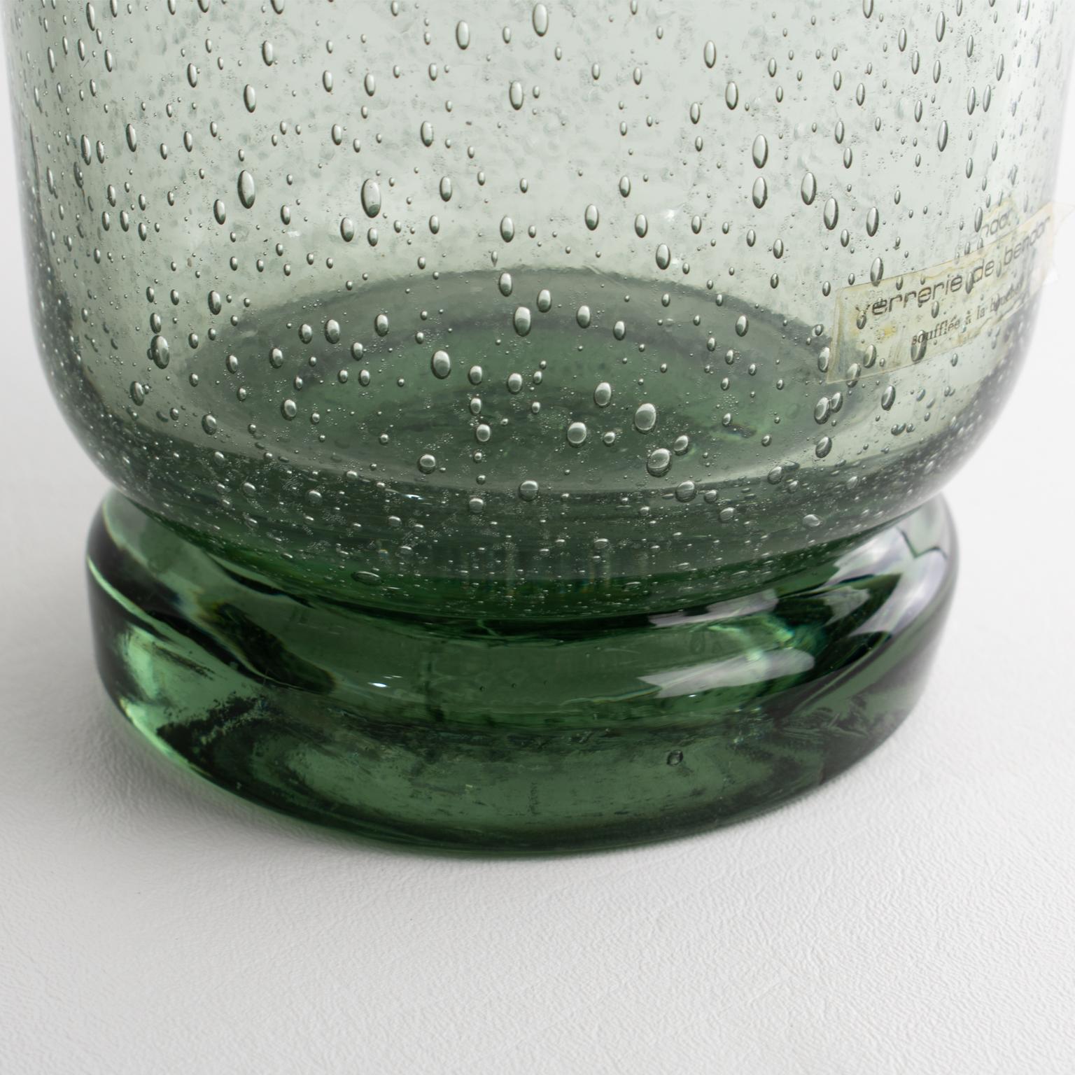 Metà XX secolo Caraffa decorativa in vetro soffiato di Verrerie de Bendor, Francia, circa 1960 in vendita