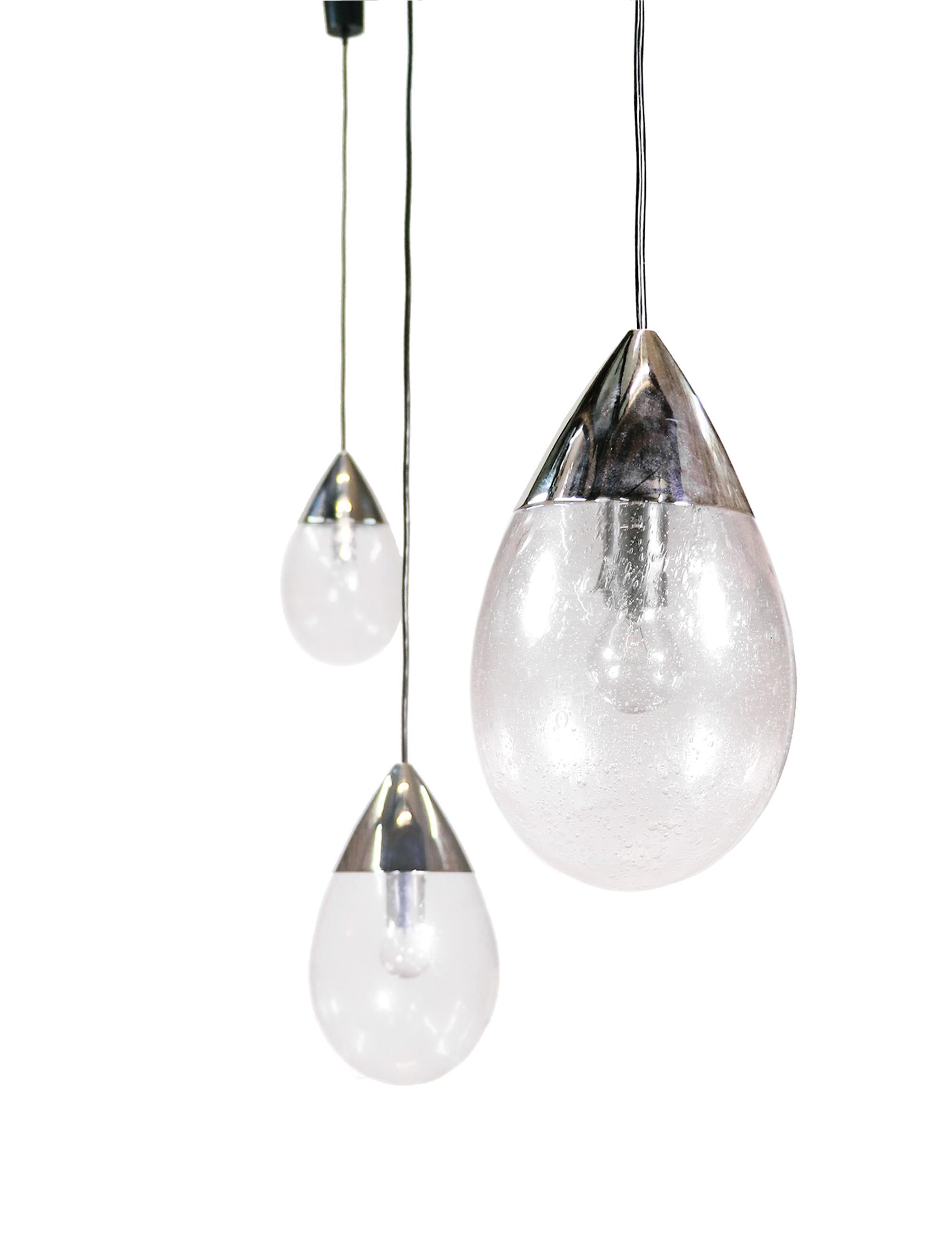 Pendant lamp with handblown bubble glass and chrome drop light. The suspension comes with steel wire. Manufactured by Limburg, Germany in the 1970s. 

Measures: height 14