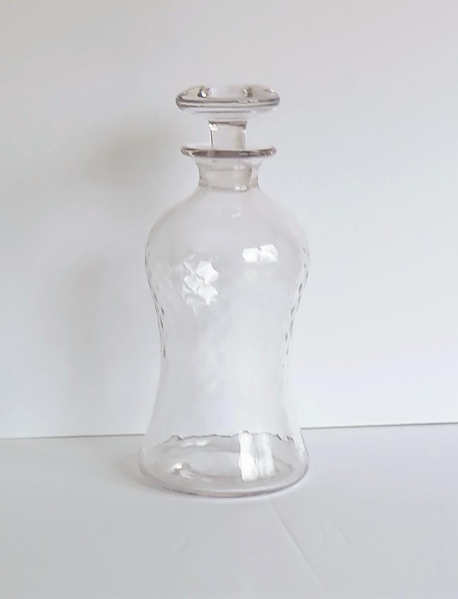 Anglais Carafe à décanter édouardienne en verre soufflé, moulée en creux avec bouchon en forme de champignon, vers 1900 en vente