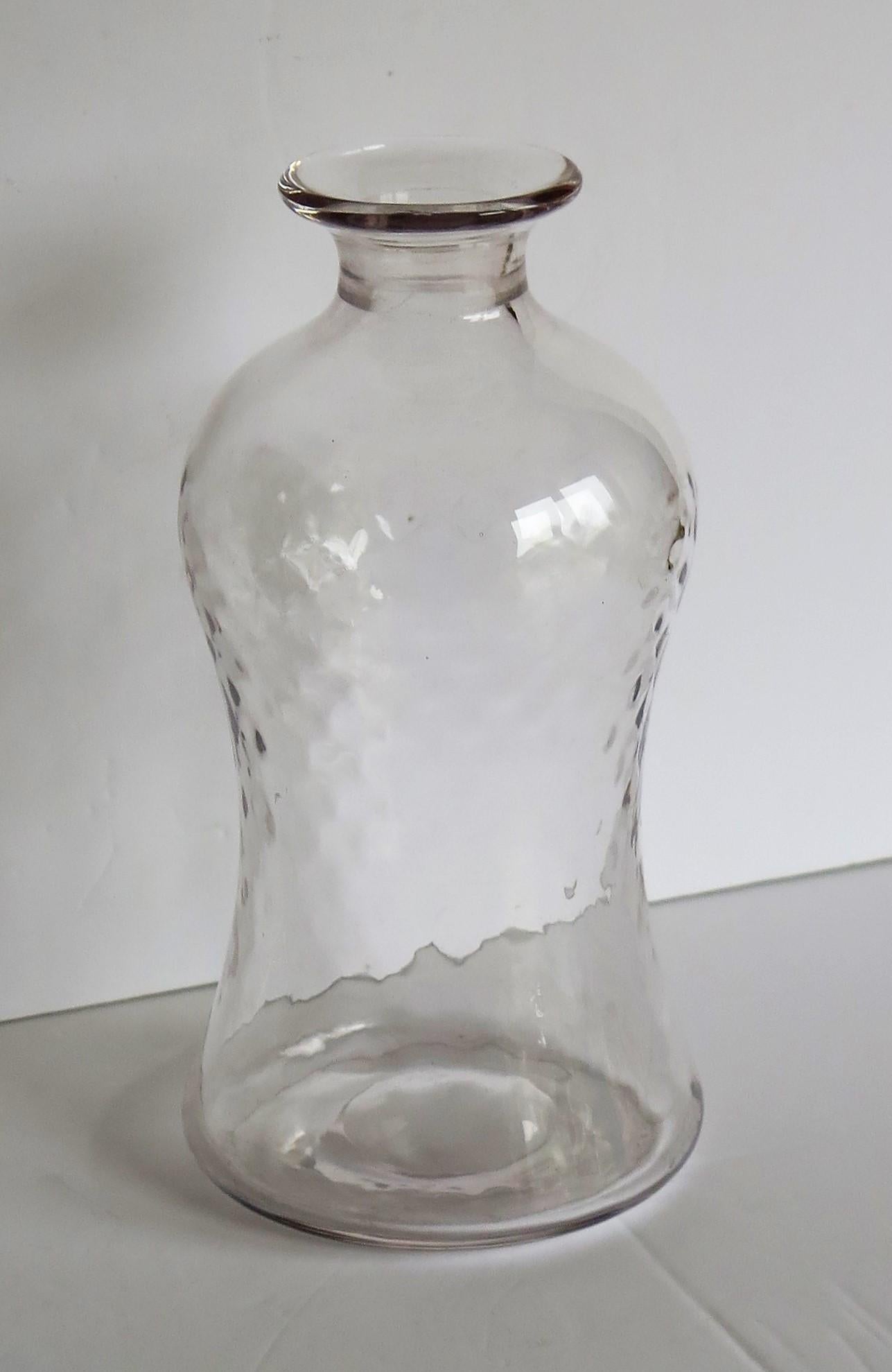 20ième siècle Carafe à décanter édouardienne en verre soufflé, moulée en creux avec bouchon en forme de champignon, vers 1900 en vente