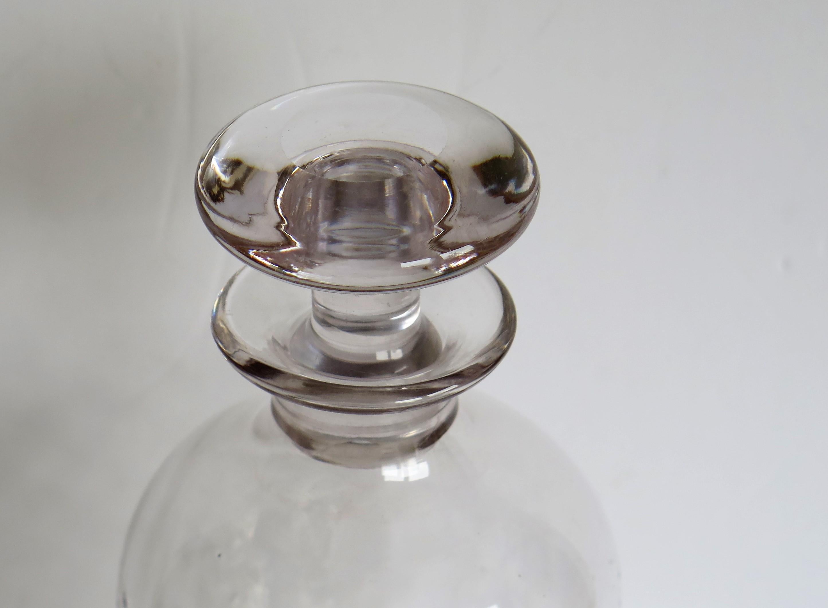 Verre brun Carafe à décanter édouardienne en verre soufflé, moulée en creux avec bouchon en forme de champignon, vers 1900 en vente