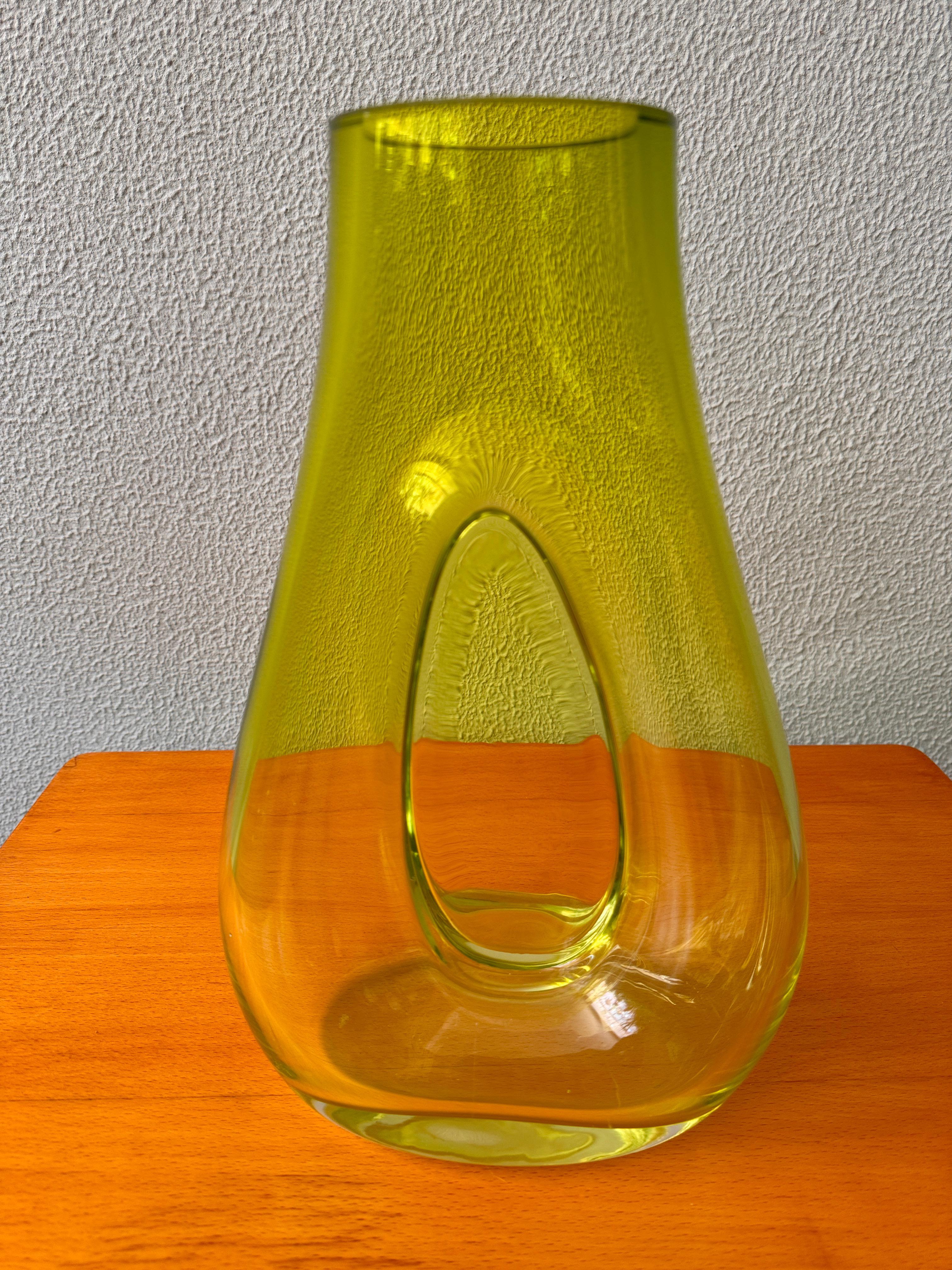 Vaso verde in vetro soffiato di Toni Zuccheri per Ve Art, anni '60 in vendita 4