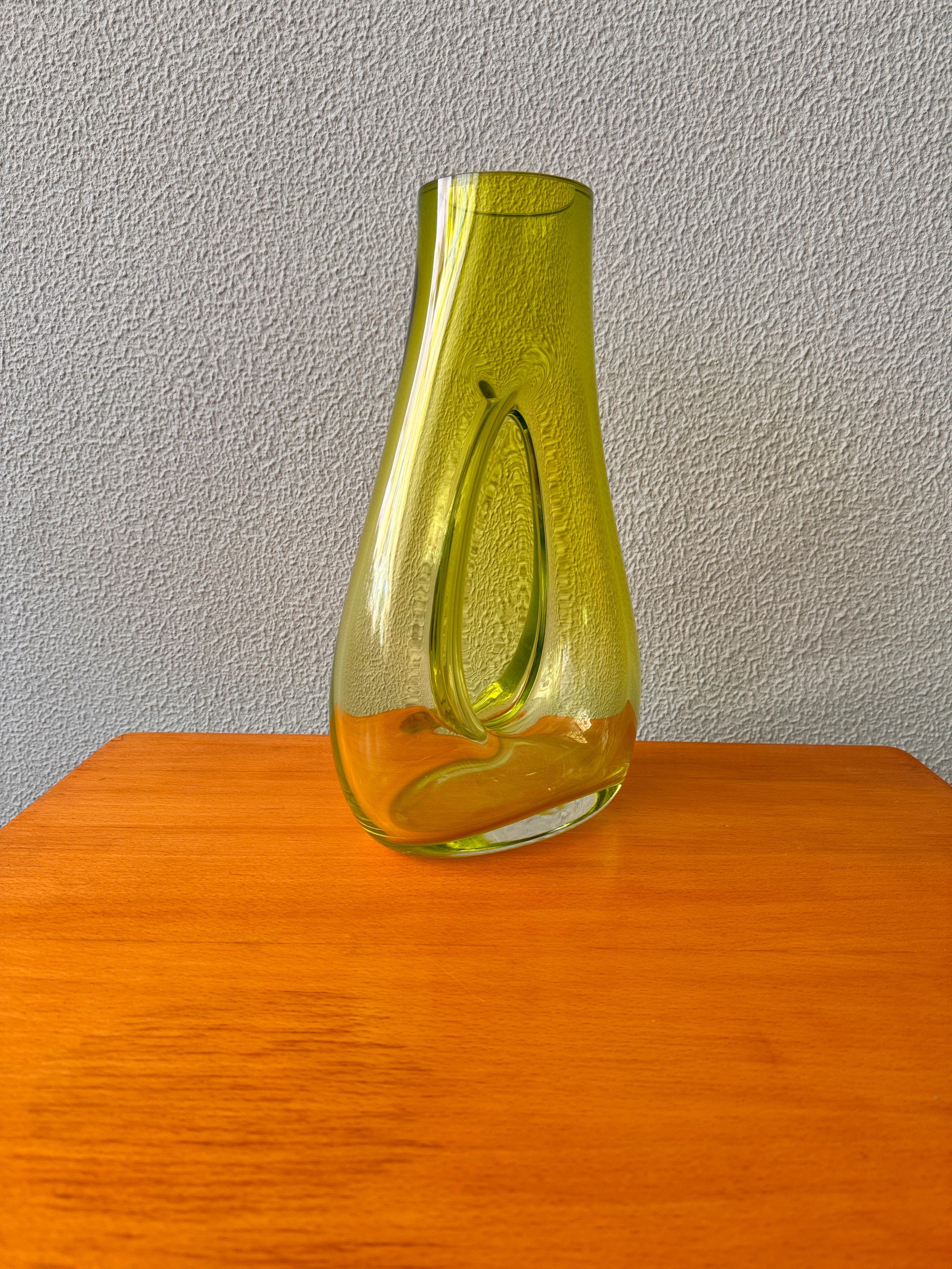 Italiano Vaso verde in vetro soffiato di Toni Zuccheri per Ve Art, anni '60 in vendita