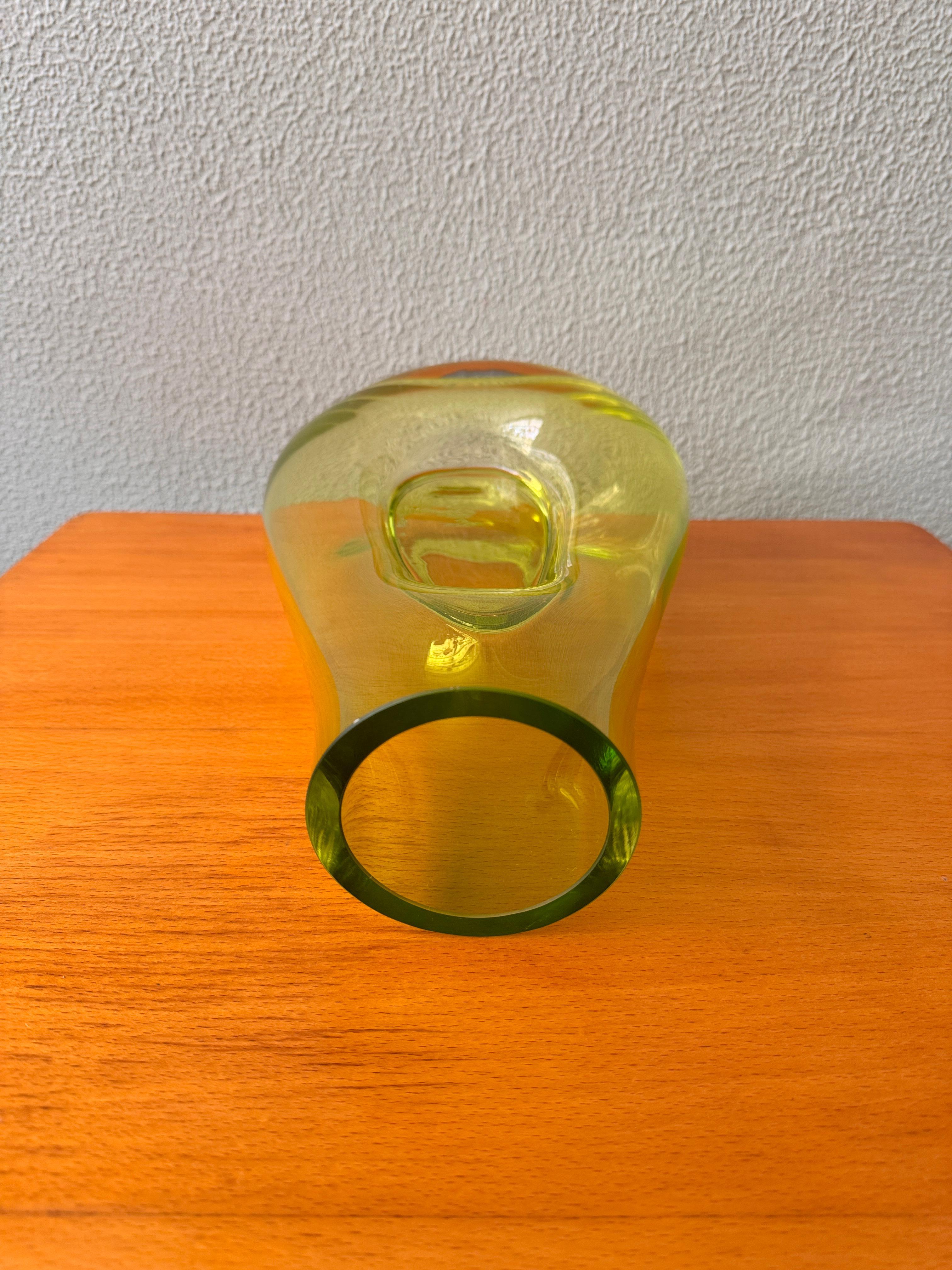 Metà XX secolo Vaso verde in vetro soffiato di Toni Zuccheri per Ve Art, anni '60 in vendita