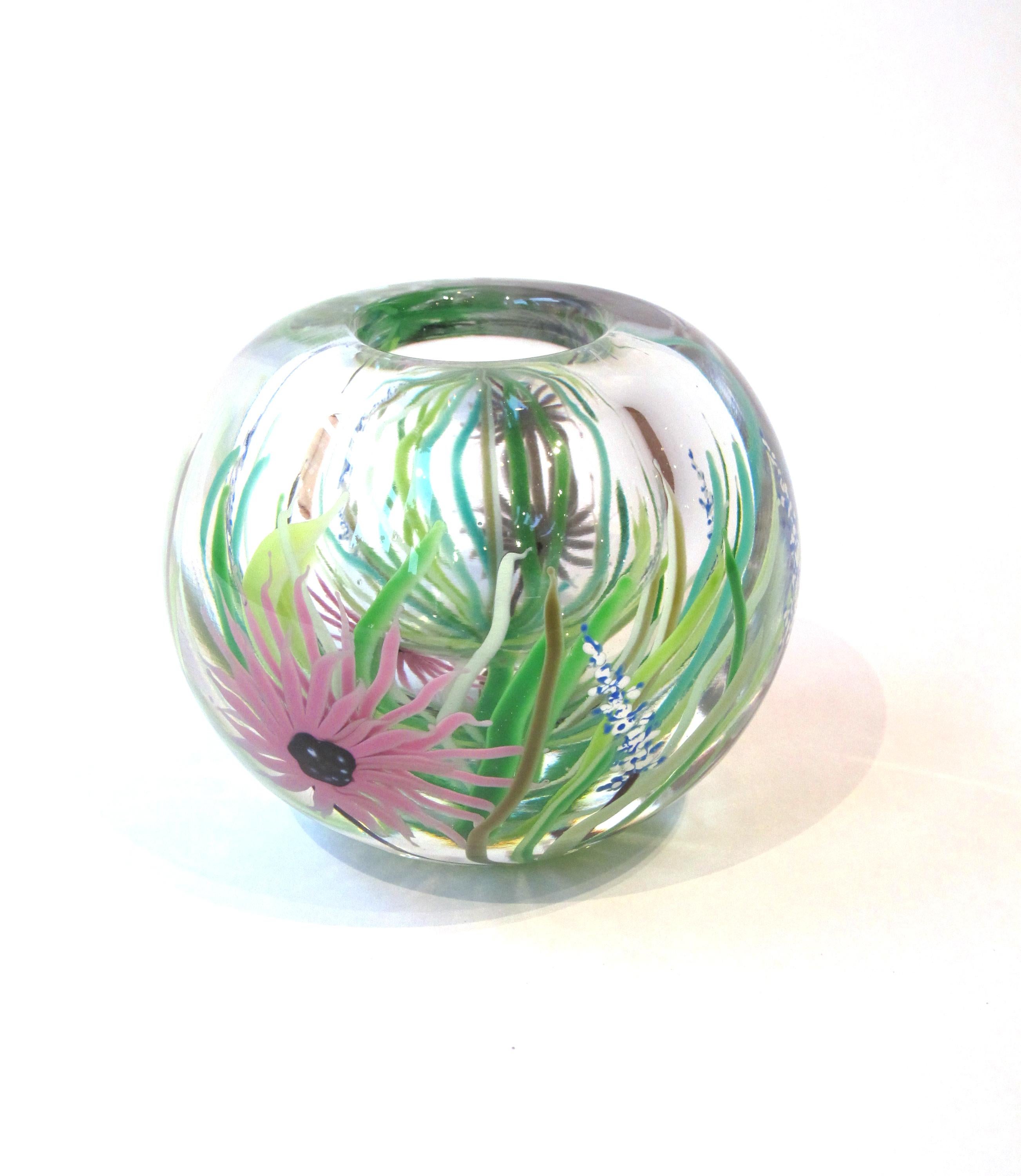 Blown Glass Paperweight Vase by David R. Huchthausen, 1980 In Excellent Condition For Sale In Philadelphia, PA