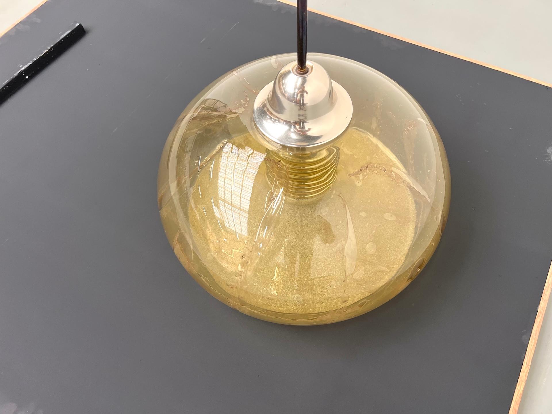 Lampada a sospensione in pasta di vetro soffiato, anni '70 in vendita 3