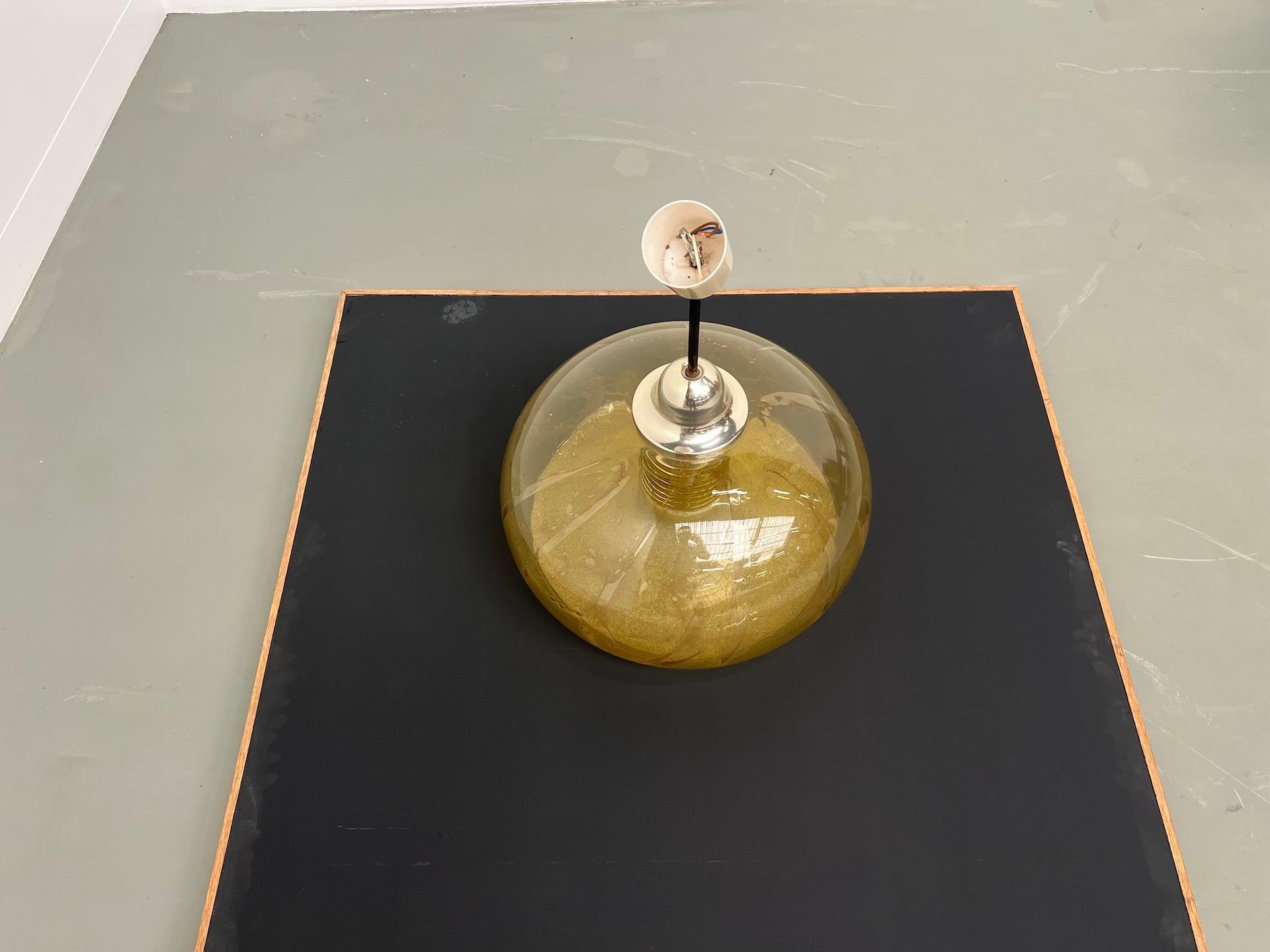 Lampada a sospensione in pasta di vetro soffiato, anni '70 in vendita 5