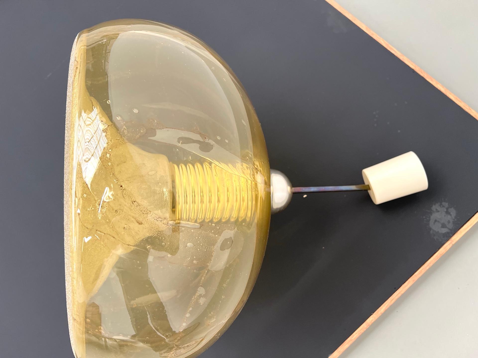 Fine XX secolo Lampada a sospensione in pasta di vetro soffiato, anni '70 in vendita