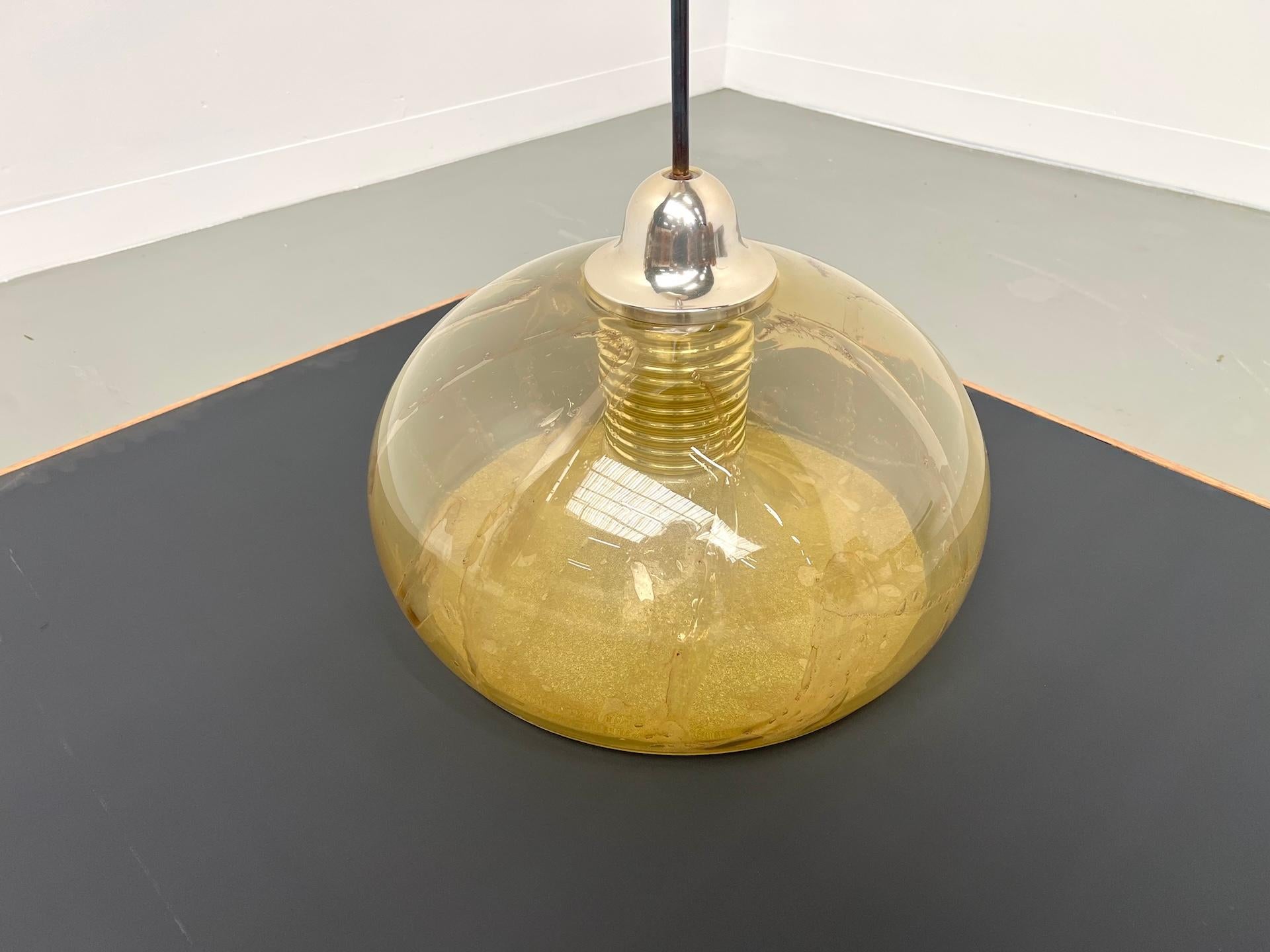 Vetro Lampada a sospensione in pasta di vetro soffiato, anni '70 in vendita