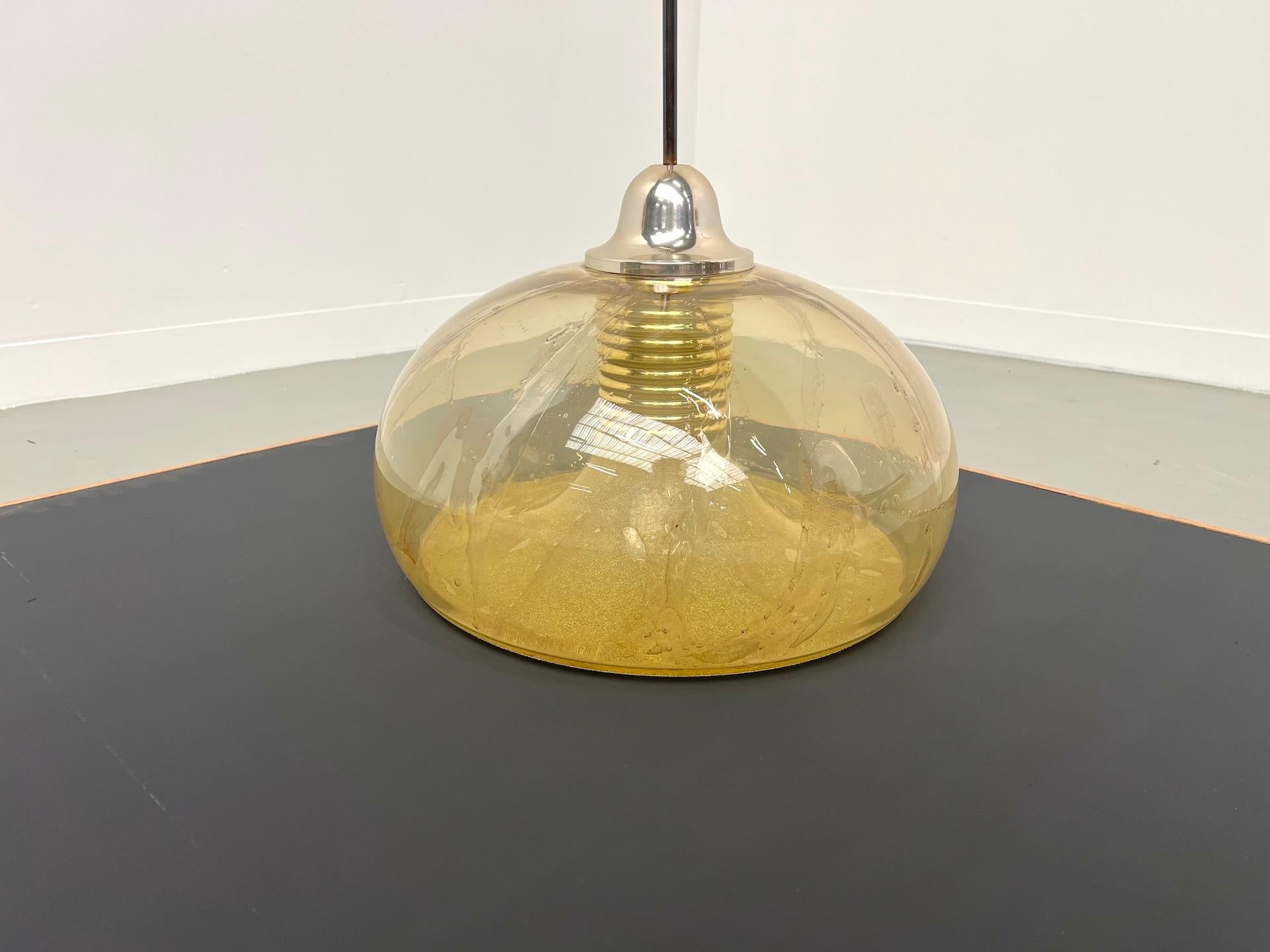 Lampada a sospensione in pasta di vetro soffiato, anni '70 in vendita 2