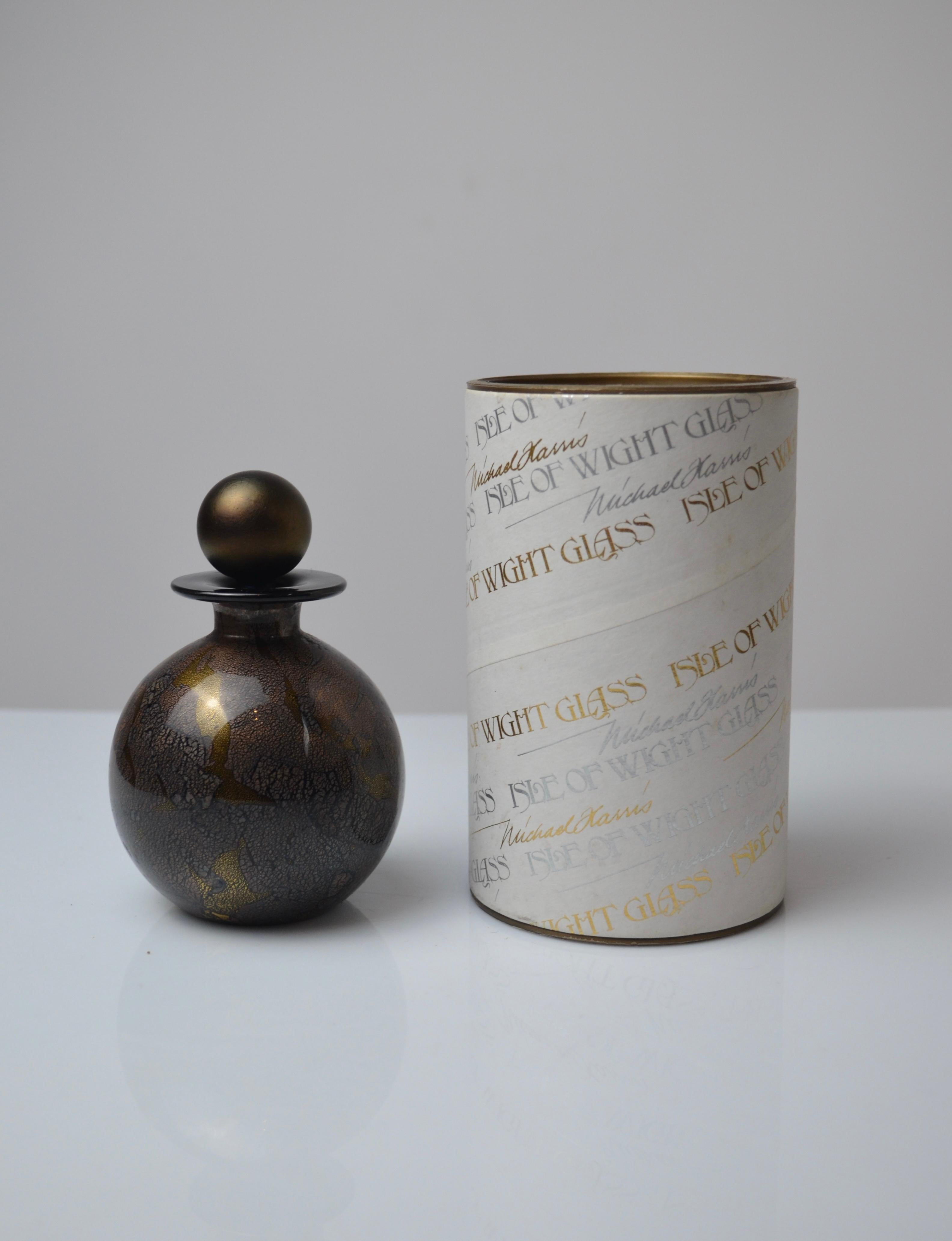 Frasco de perfume de vidrio soplado en negro, cobre y oro de Isle of Wight Studio finales del siglo XX en venta