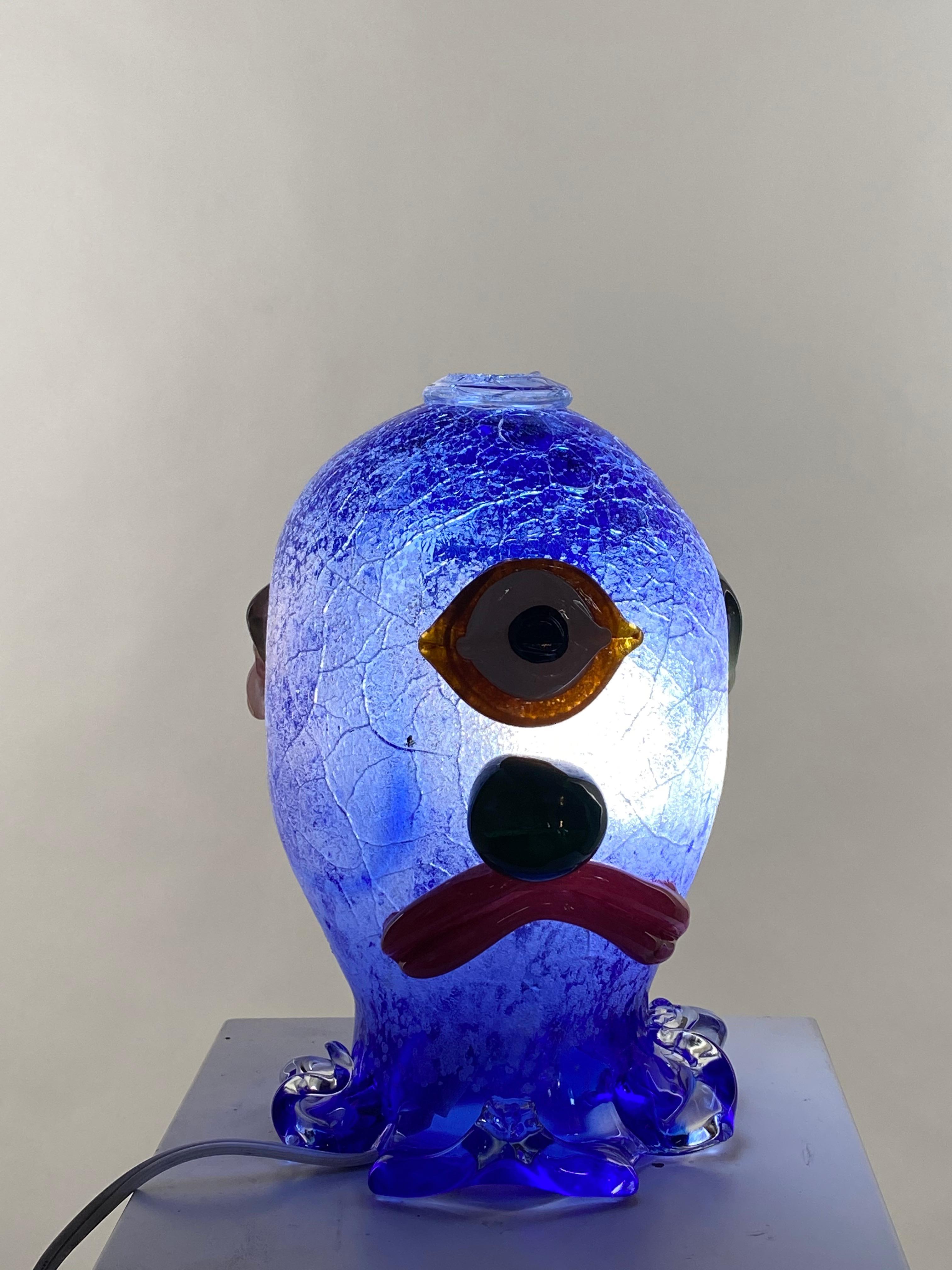 Américain Lampe de bureau en verre soufflé en forme de sculpture bleue, XXIe siècle, Mattia Biagi en vente