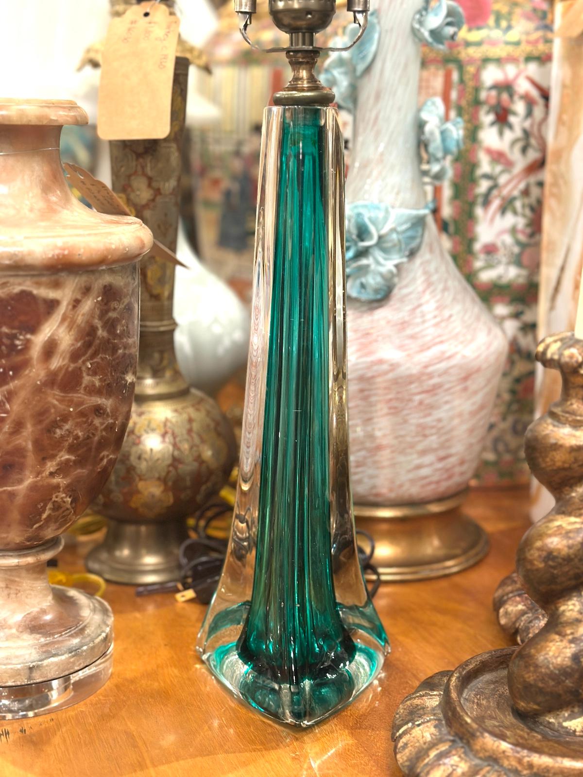 Milieu du XXe siècle Lampe à poser en verre soufflé en vente