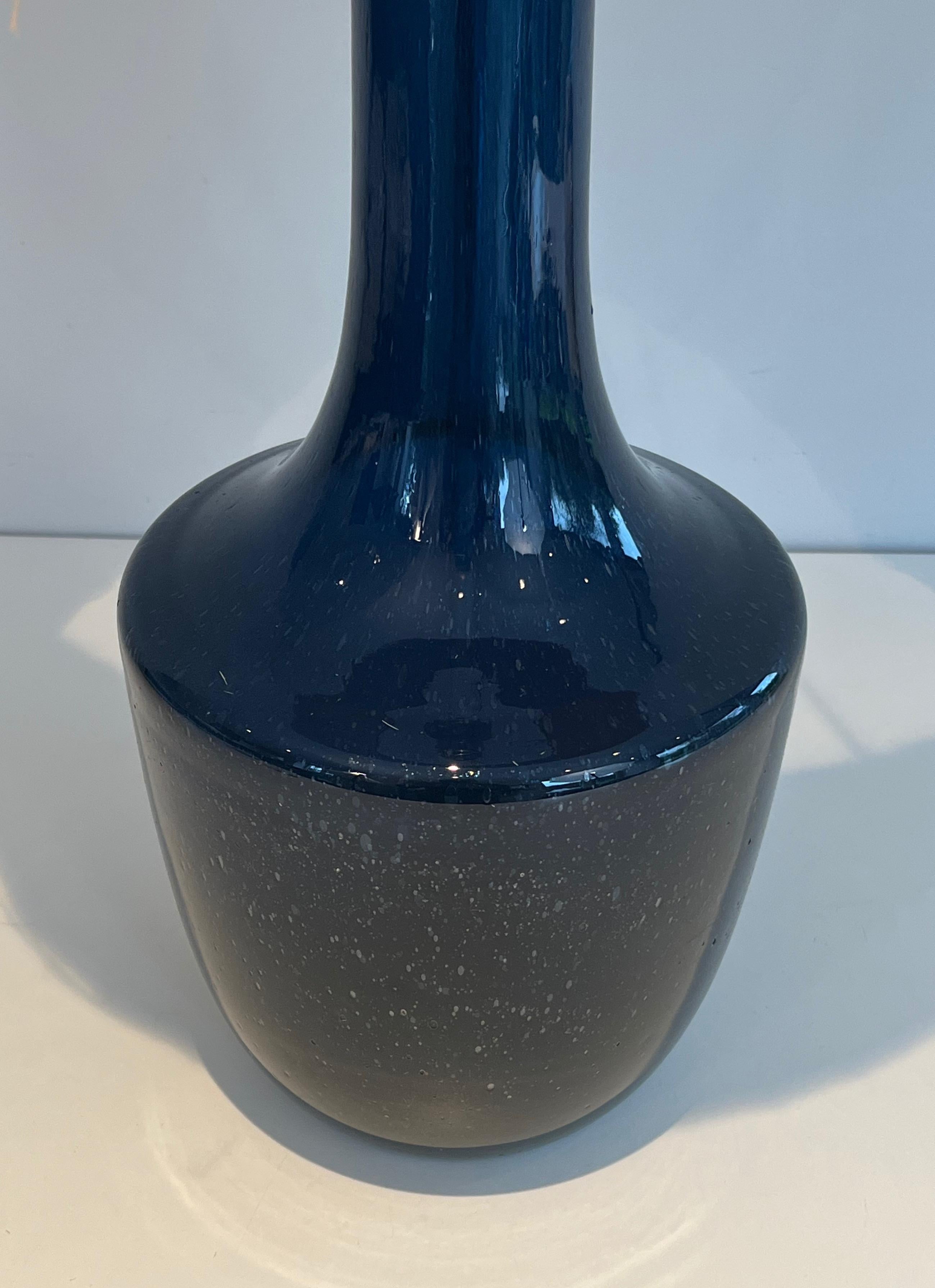 Verre brun Lampe de table en verre soufflé bleu foncé en vente