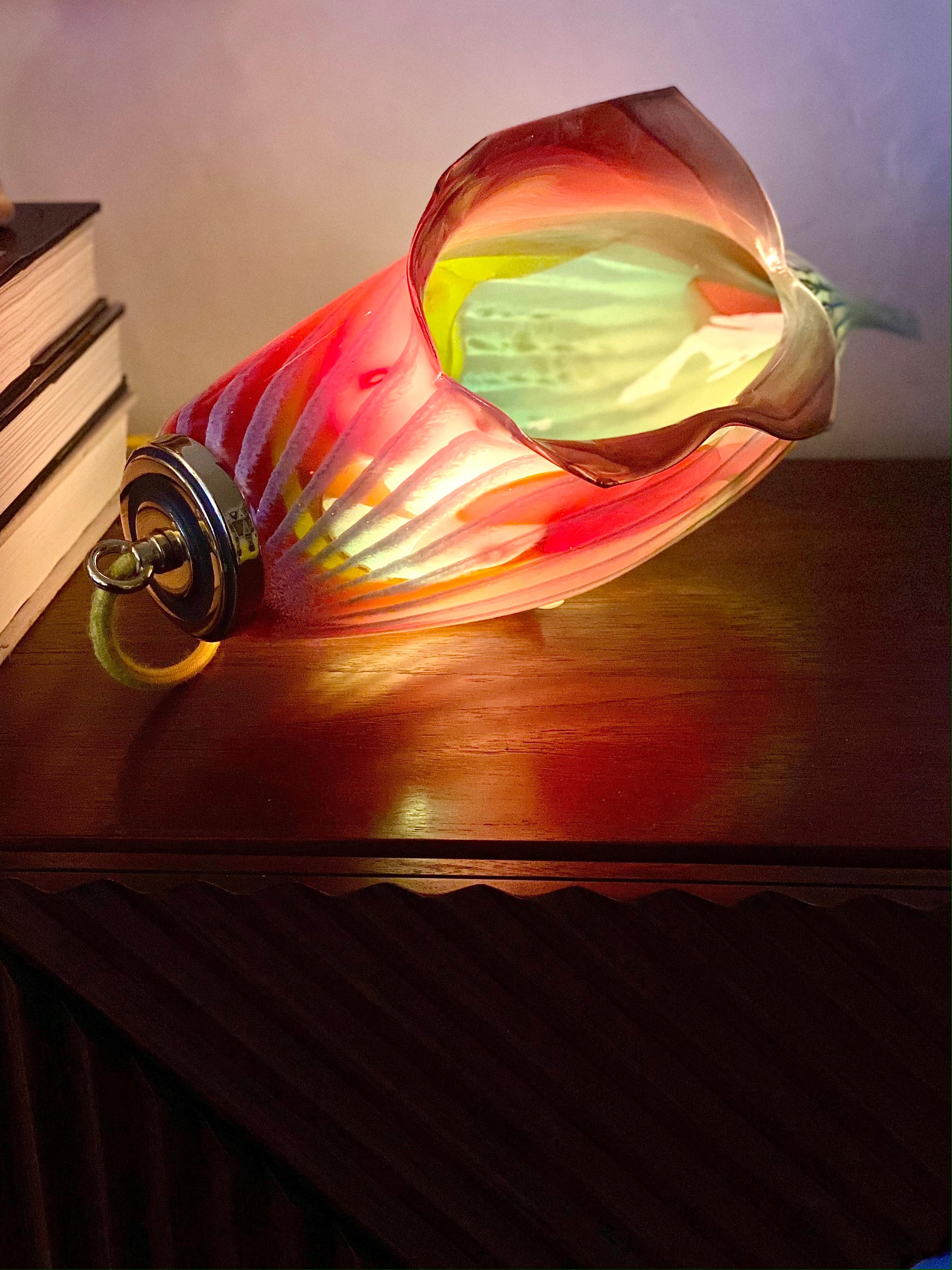 Verre brun Lampe de bureau ou lampe suspendue en verre soufflé, XXIe siècle par Mattia Biagi en vente