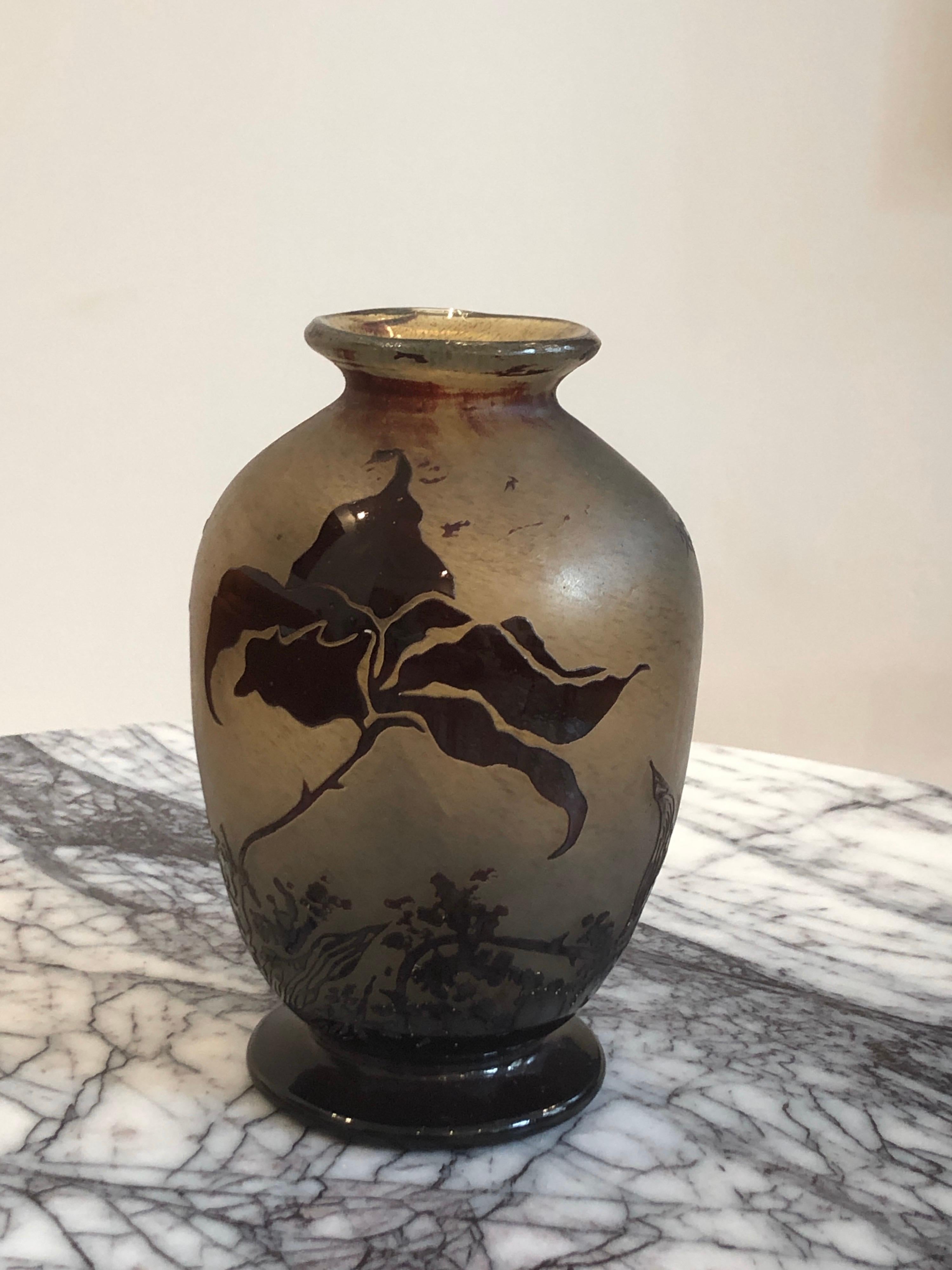 Vase en verre soufflé Benor à plusieurs couches d'acide transparent avec décoration florale en vente 5