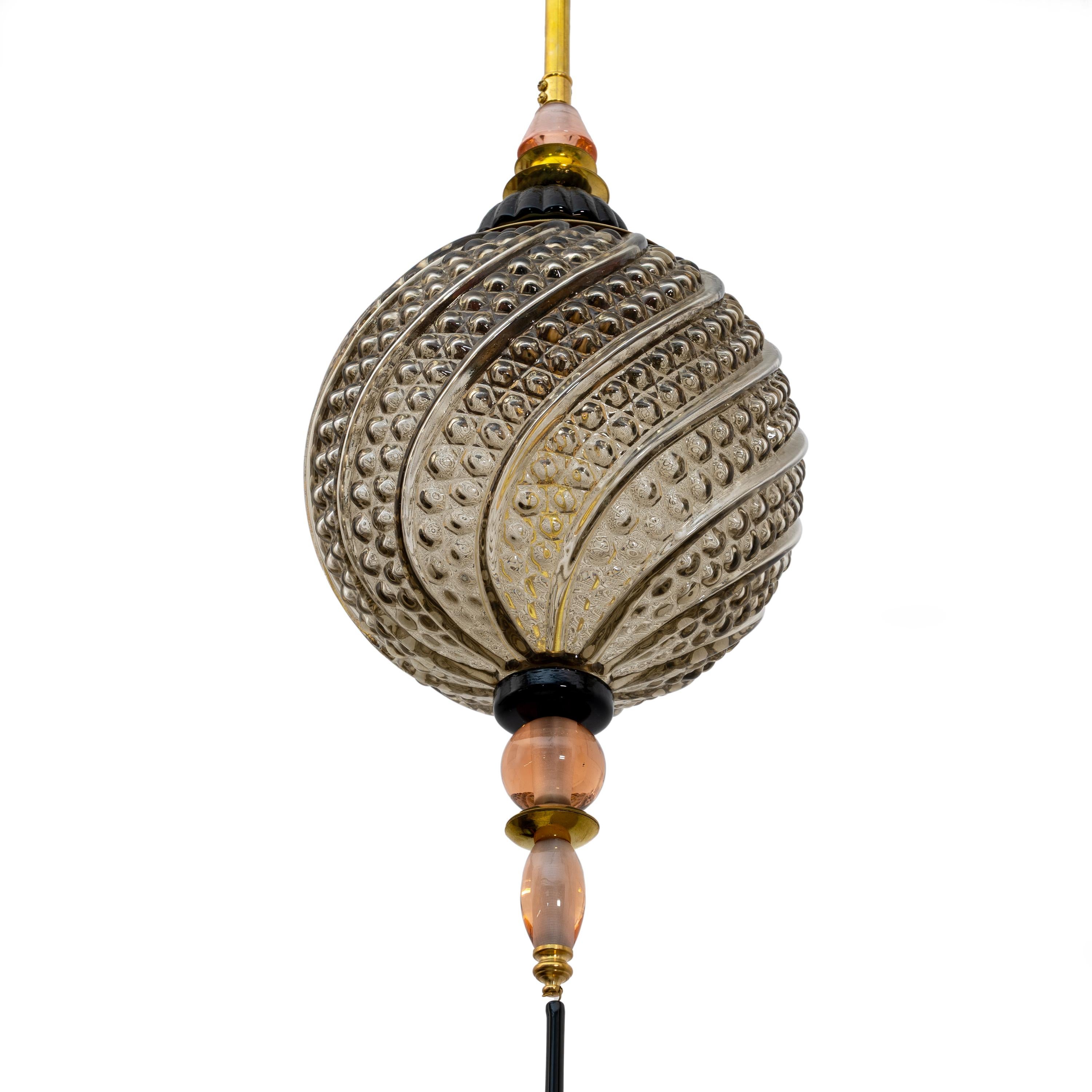 Mid-Century moderno Lampada a sospensione in vetro soffiato di Murano e ottone in vendita
