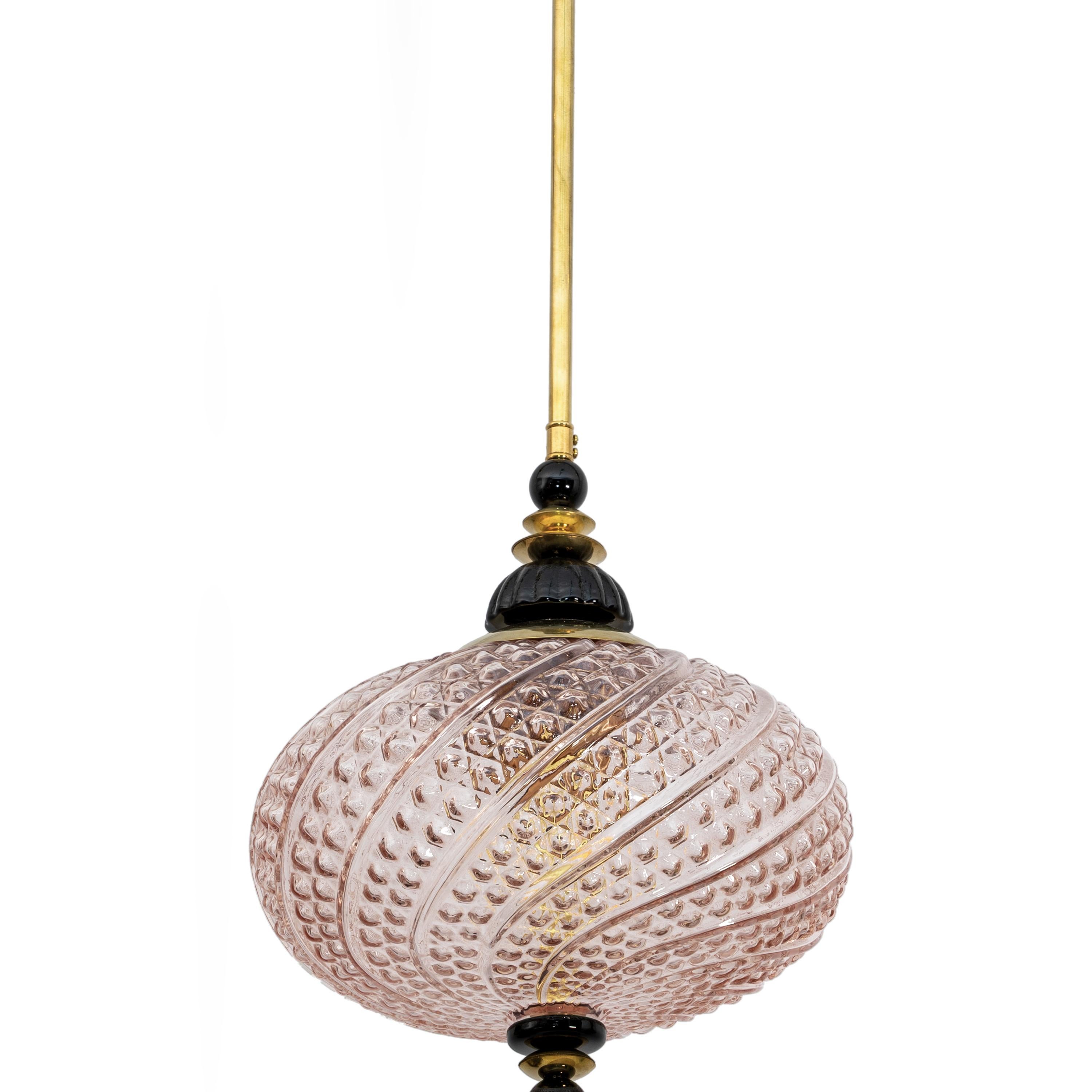Mid-Century moderno Lampada a sospensione in vetro soffiato di Murano e ottone in vendita